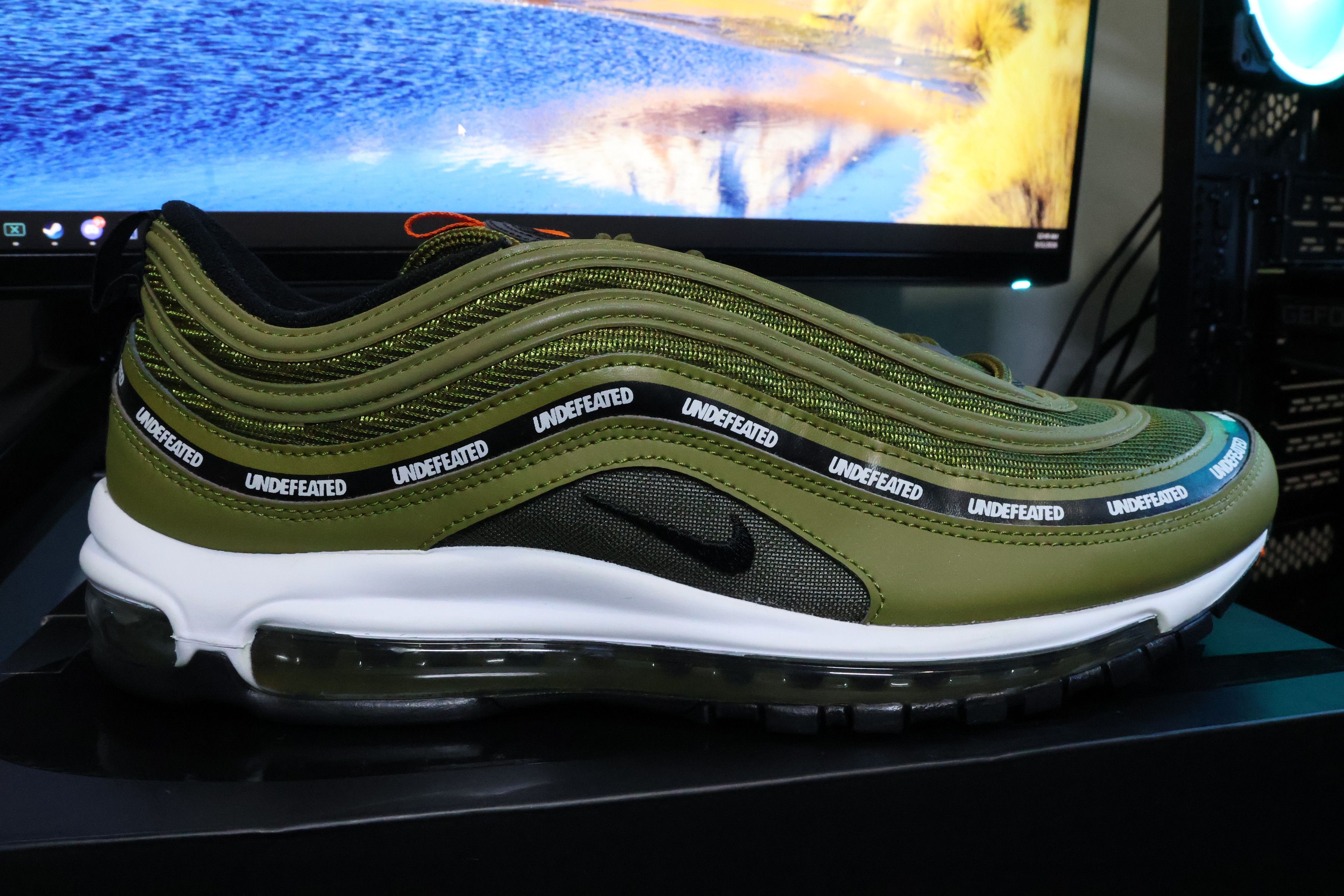 Nike × Undefeated Size 12.5 - Undefeated x Nike Air Max 97 Militia Green Size US 12.5 / EU 45-46 - 3 Thumbnail