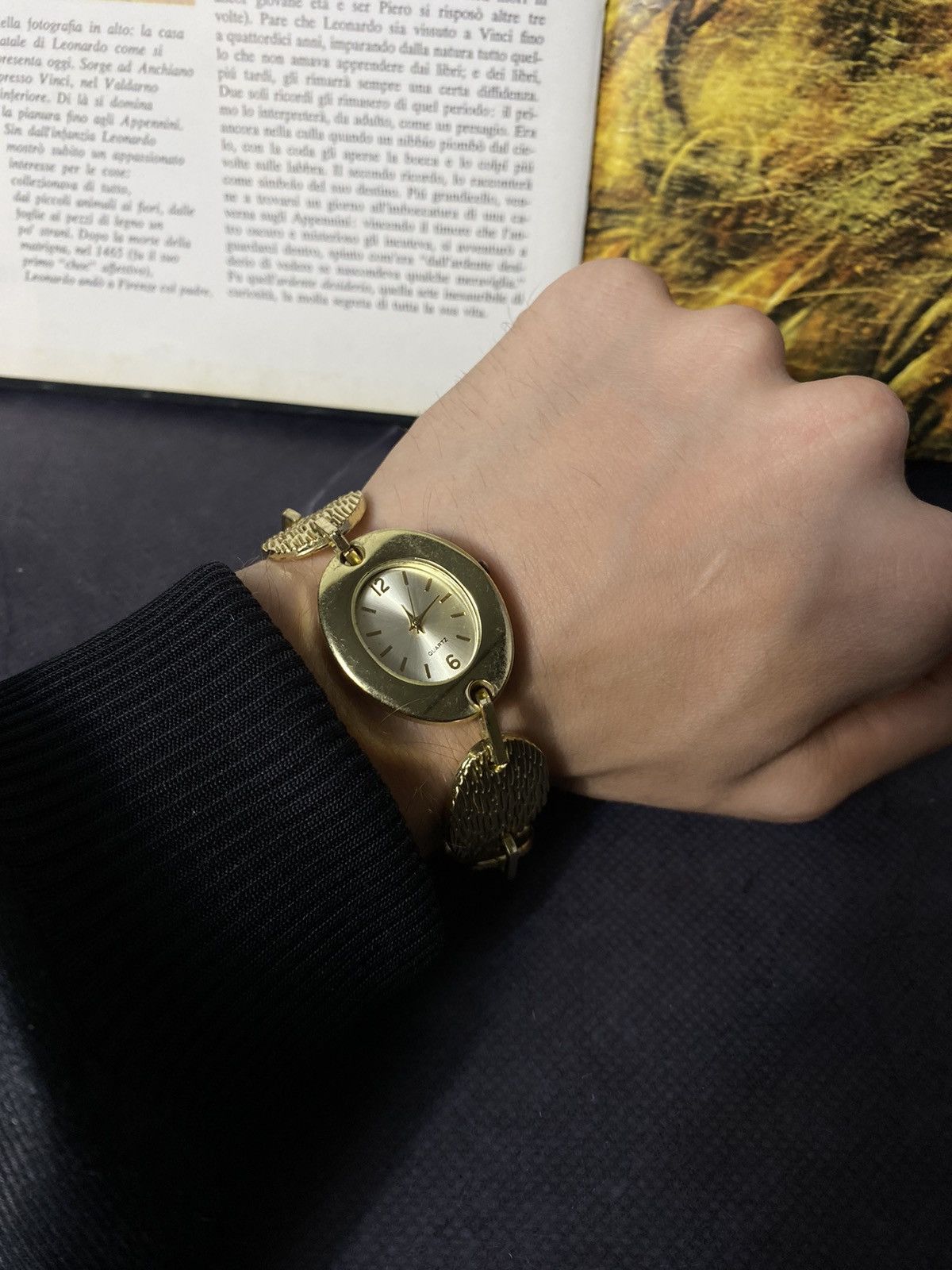 Japanese Brand Avon Vintage Women's Watch Gold Bracelet Size ONE SIZE - 2 Thumbnail