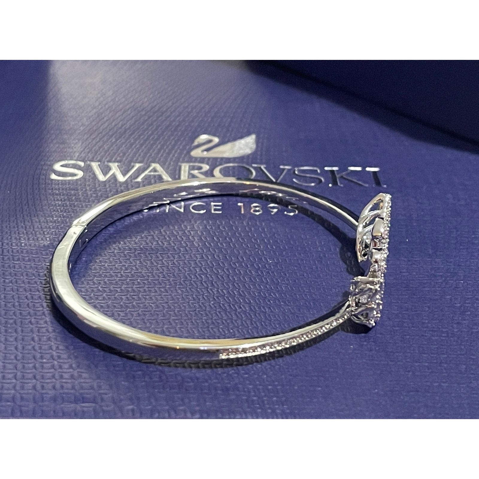 Swarovski Swarovski Dancing Swan Bangle, White, Rhodium plated SIZE M Size ONE SIZE - 5 Thumbnail