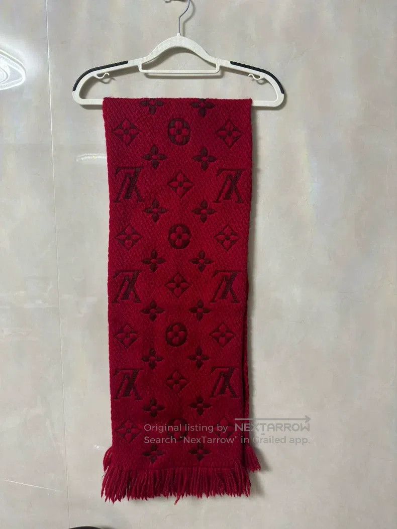 Louis Vuitton Louis Vuitton Fully printed double-sided red scarf Size ONE SIZE - 2 Thumbnail