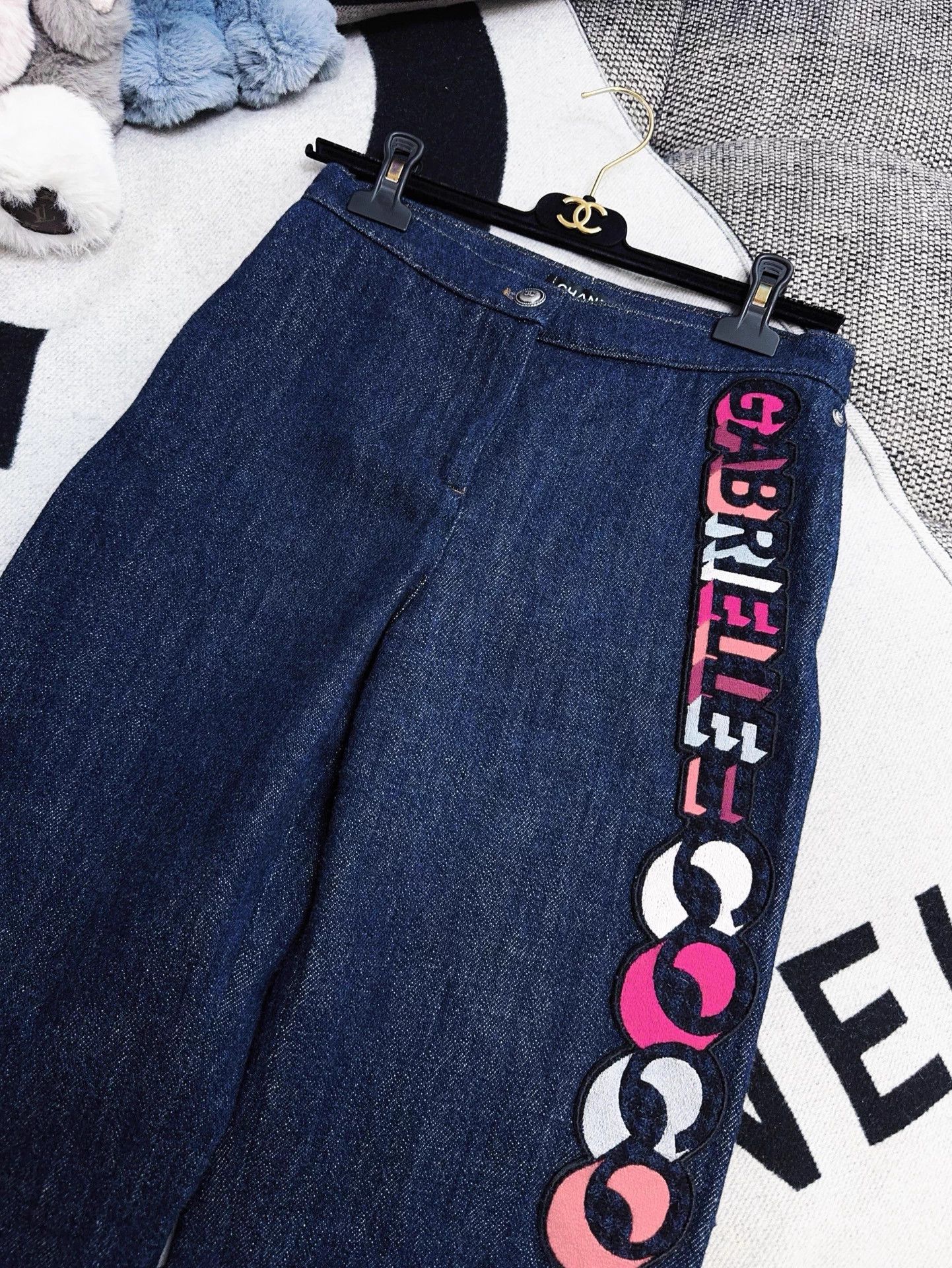 Chanel Chanel 18 Colorful Emb Logo Graffiti Straight 36 Size 26" / US 2 / IT 38 - 3 Thumbnail