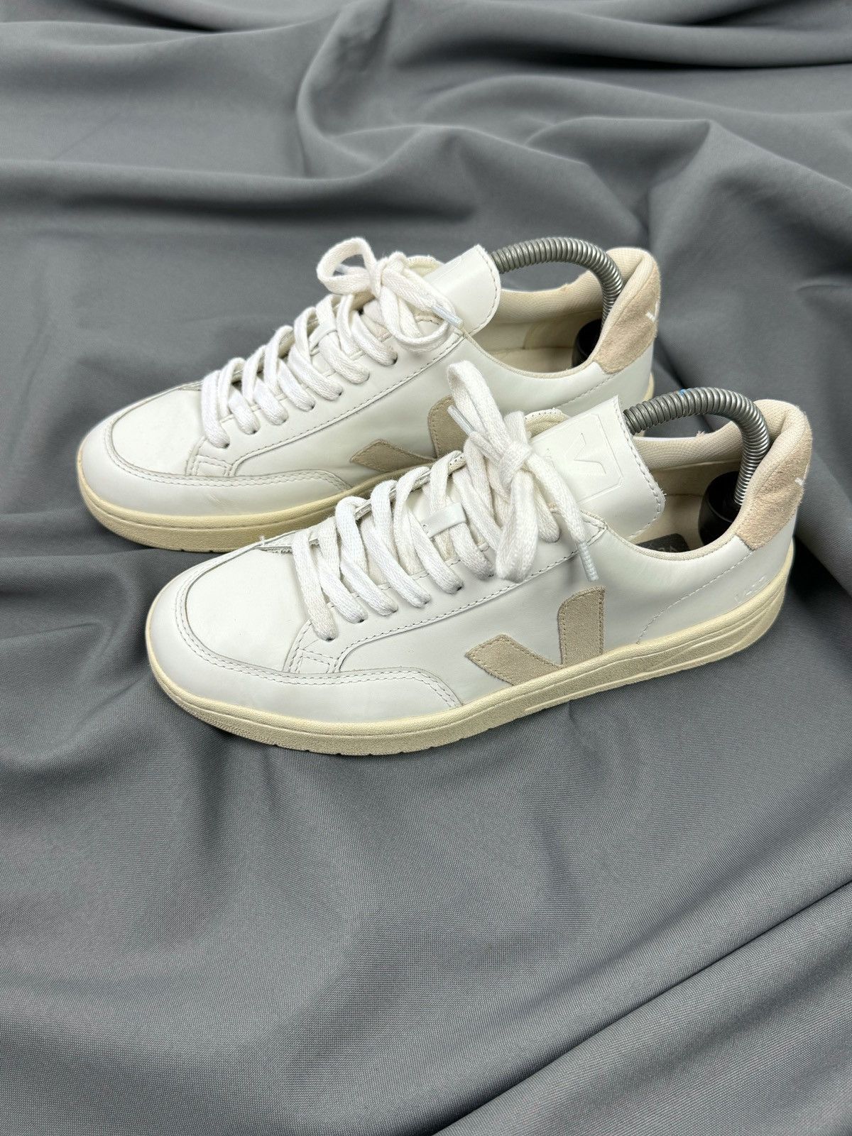 Other Veja V-12 Leather White Unisex Low-Top Sneakers Size US 9 / IT 39 - 1 Thumbnail