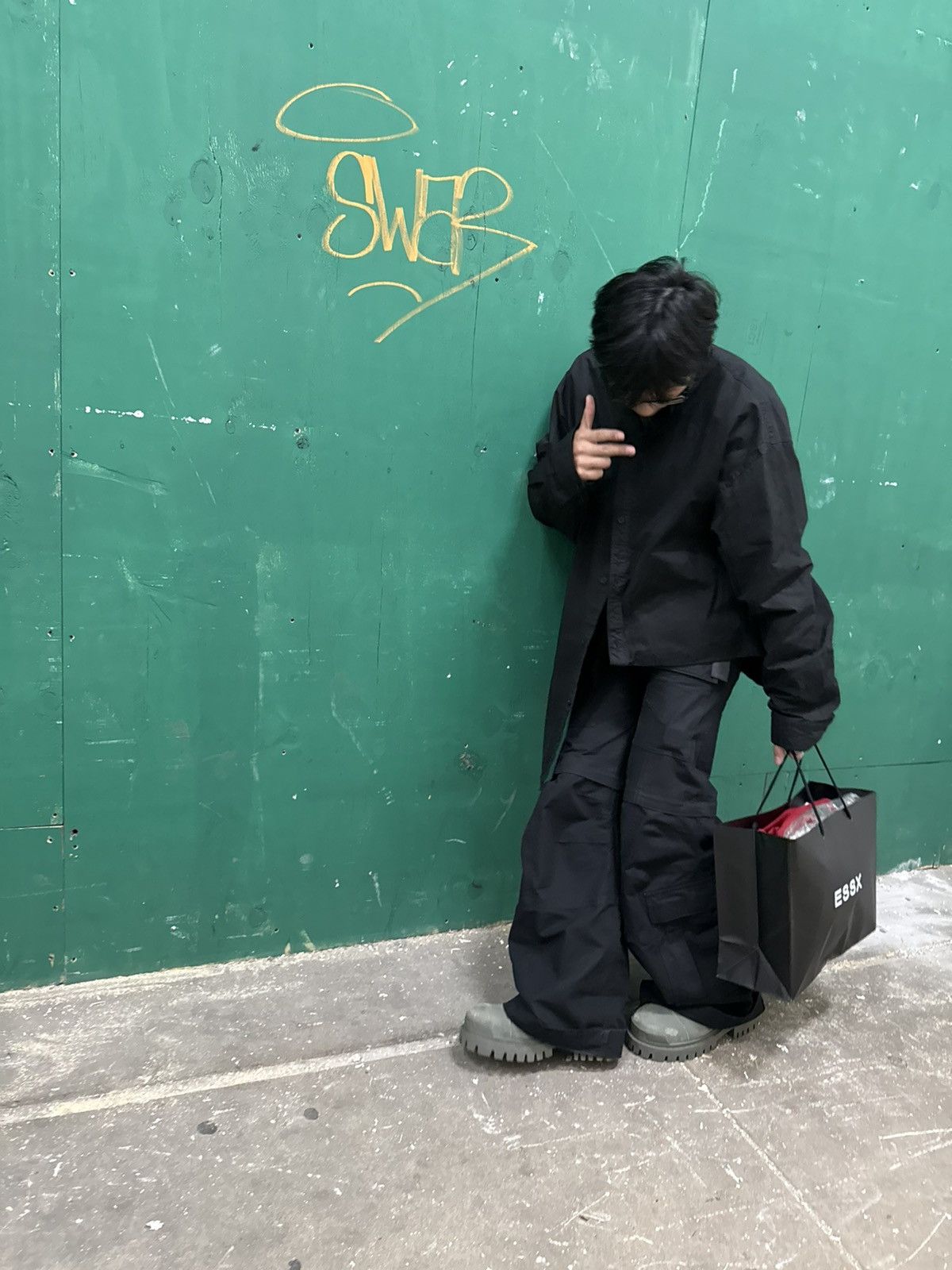 Balenciaga AW23 Balenciaga Convertible Cargo Flare Black Pants Sz XS Size US 30 / EU 46 - 10 Thumbnail