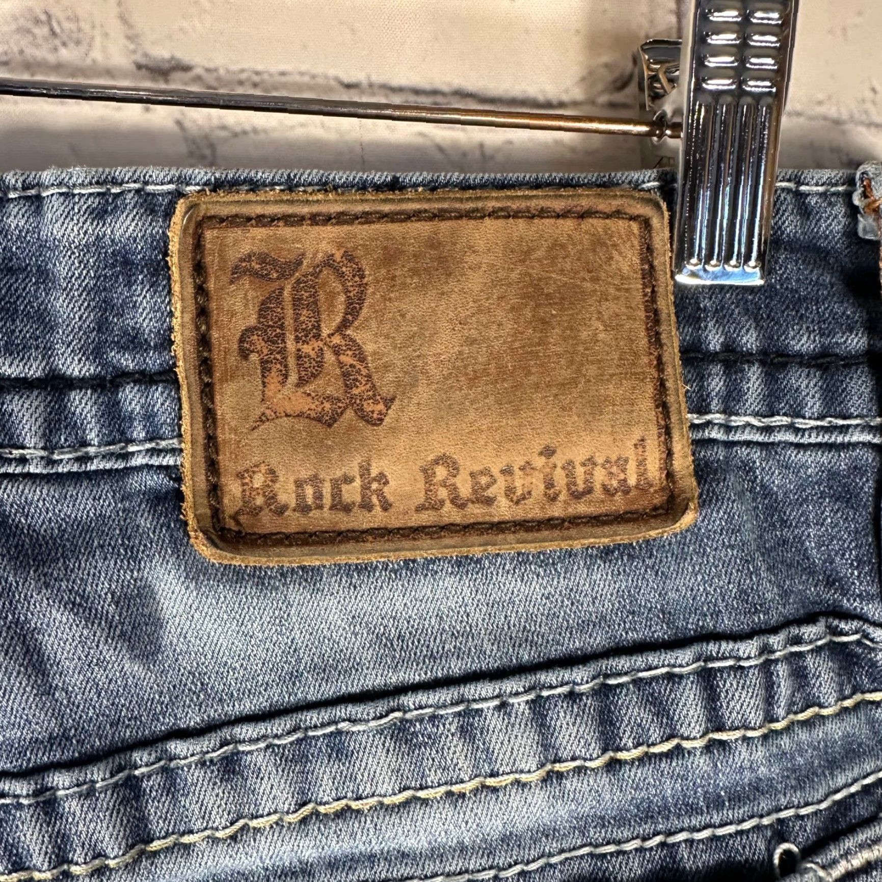 Vintage Rock Revival Jeans 34 Men Straight Denim Blue 5-Pocket Embroidered Distressed Logo Patch Leather Ride Biker Mid Lift 32 Inseam Mens Size US 34 / EU 50 - 6 Thumbnail