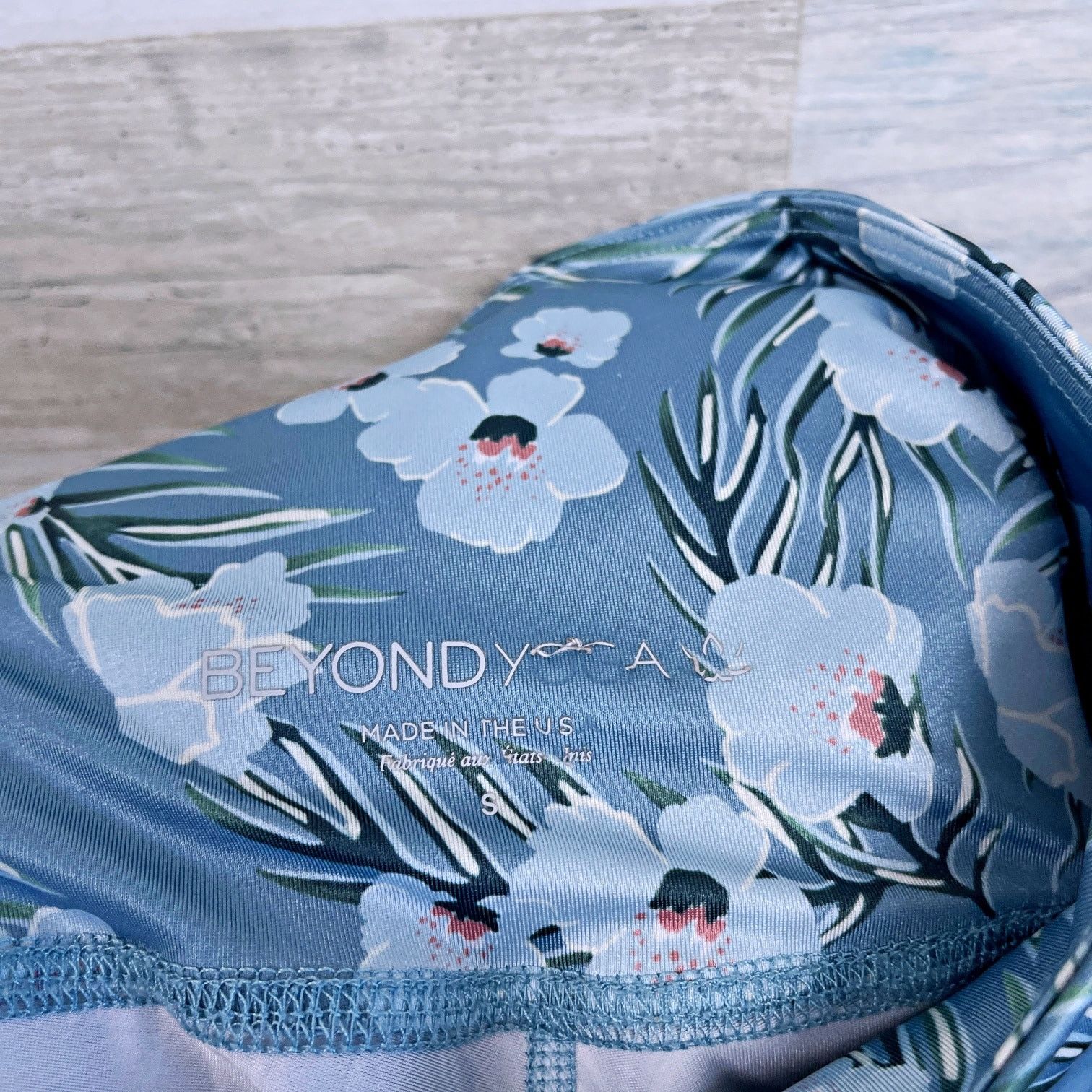 Beyond Yoga Beyond Yoga Floral Lux Print High Waist Midi Leggings Blue S Size 25" / US 0 / IT 36 - 6 Thumbnail