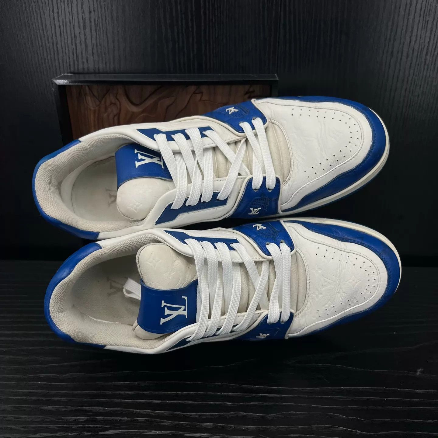 Louis Vuitton LV Trainer White & Blue Embossed 42 Size US 9 / EU 42 - 8 Thumbnail