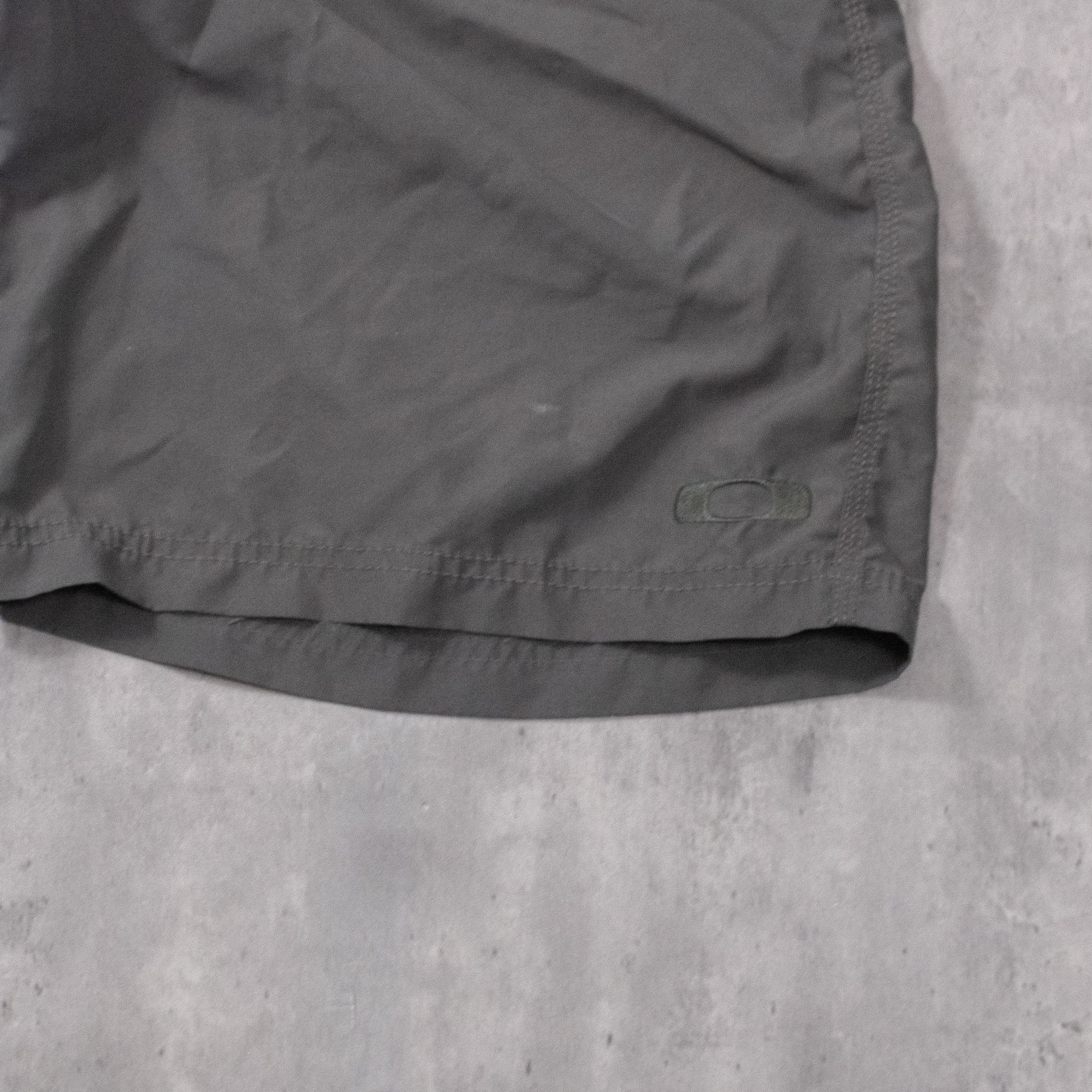 Oakley Y2K 2000's Oakley Baggy Relaxed Fit Cargo Grey Water Shorts Size US 40 / EU 56 - 4 Thumbnail