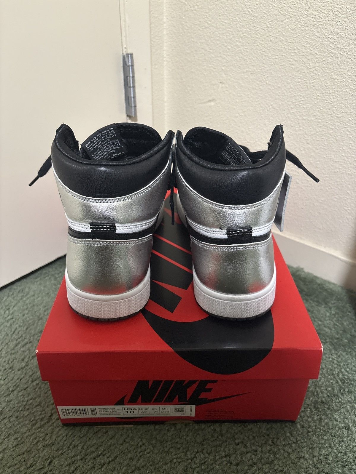Jordan Brand Jordan 1 High OG Retro Silver Toe Size 10W/8.5M Size US 10 / IT 40 - 4 Thumbnail