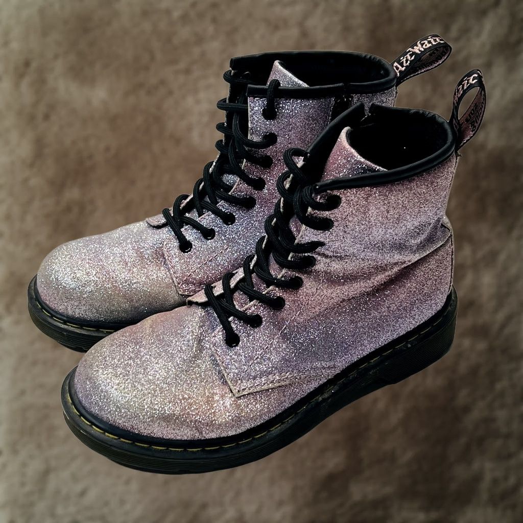 Dr. Martens words = title.split() Size US 5 / IT 35 - 1 Thumbnail