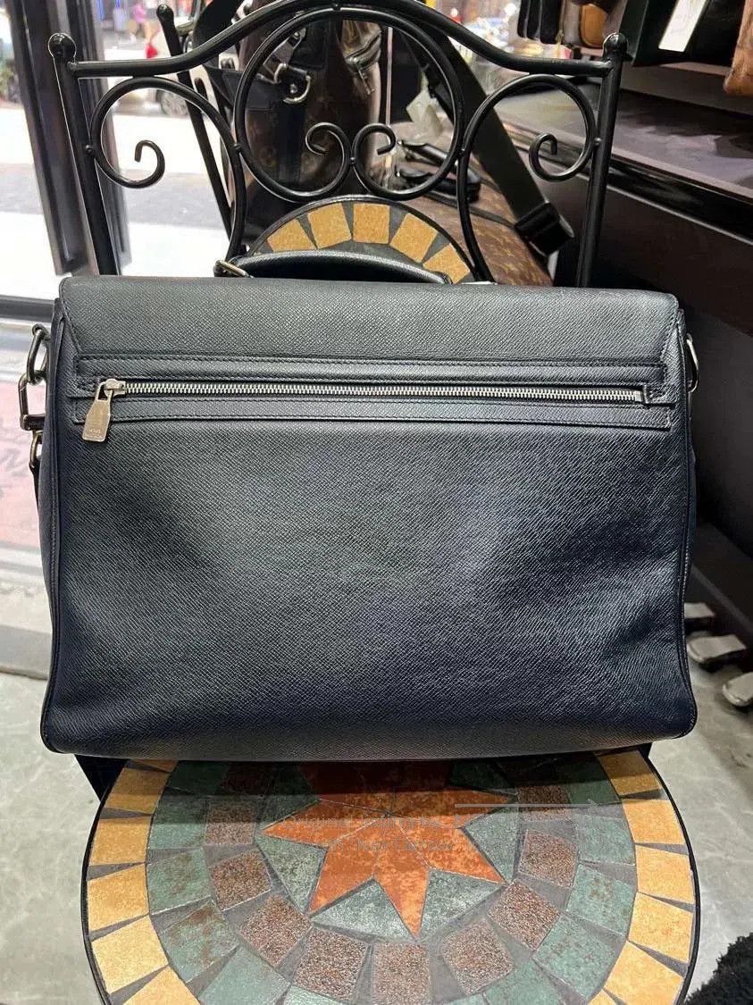 Louis Vuitton LV Full Leather Briefcase Crossbody Handbag. Size ONE SIZE - 4 Thumbnail