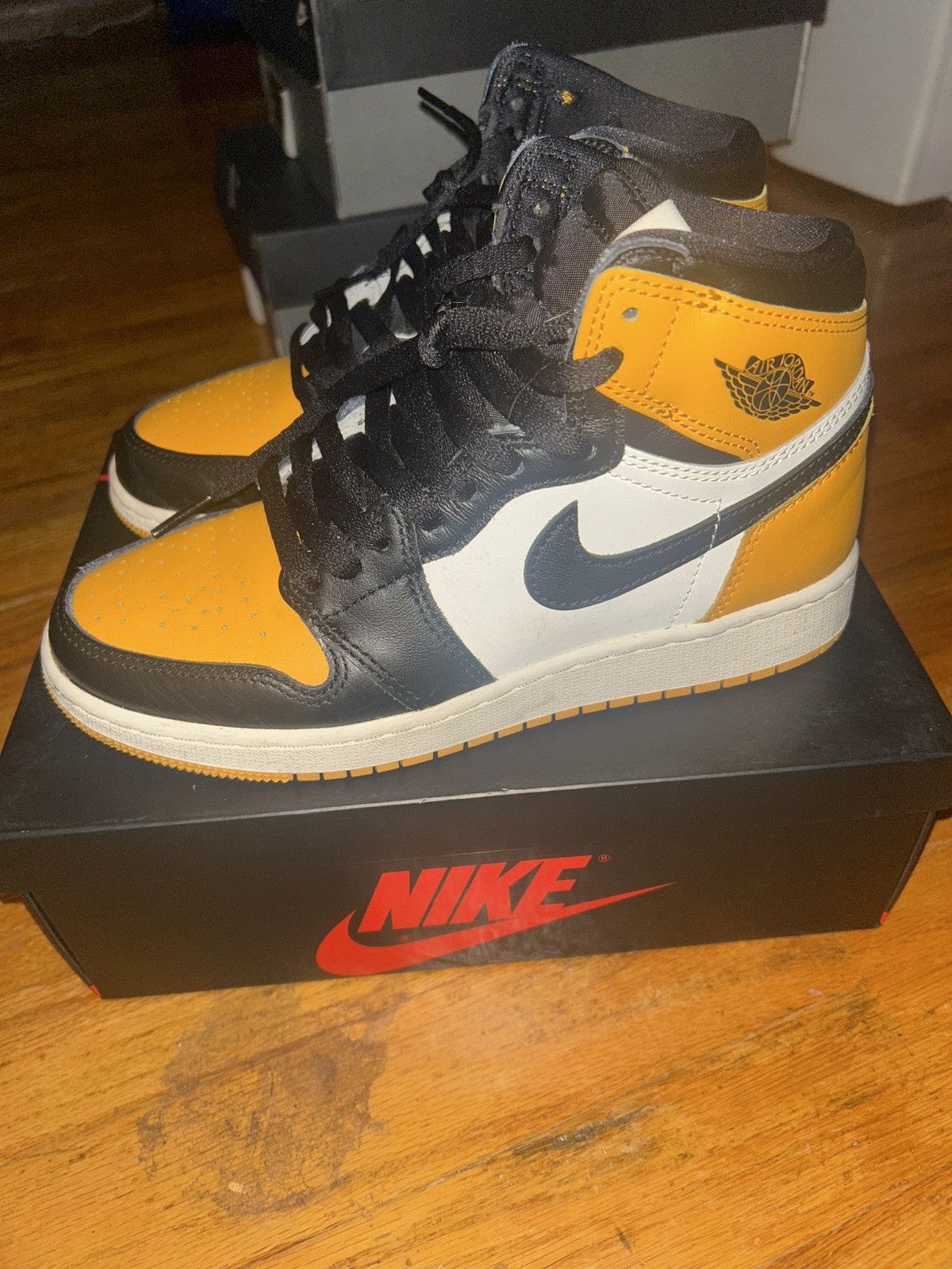 Jordan Brand Yellow Toe Retro One (GS) Size US 5 / EU 37 - 1 Thumbnail