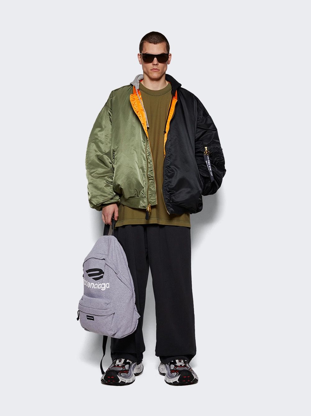 Balenciaga o1w1db10226 Baggy Sweatpants & Joggers in Black Size US 30 / EU 46 - 2 Thumbnail