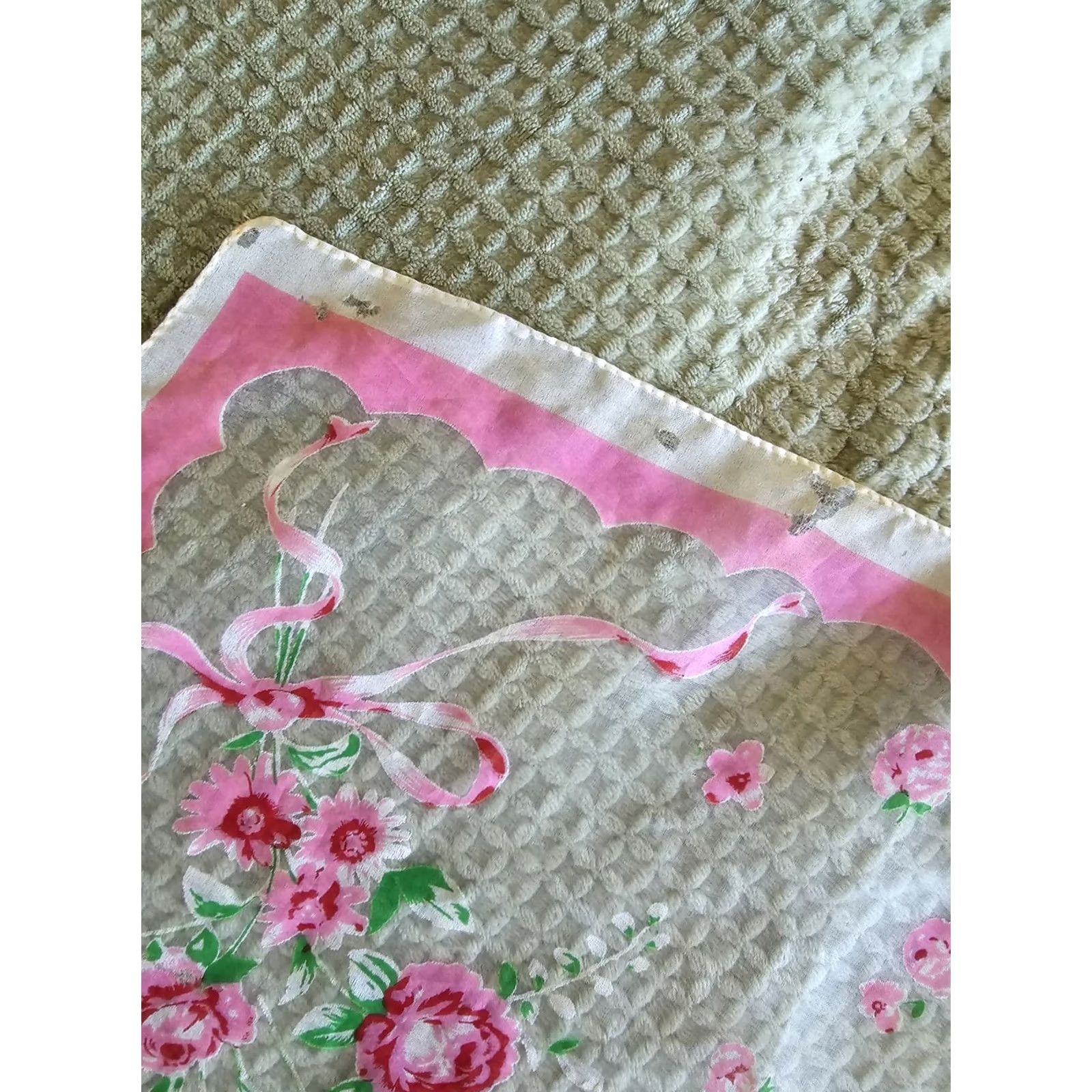 Vintage VINTAGE Mid Century Scarf Hankie Roses Spring Ethereal Whimsical Red Floral 1950s 1960s Women Size ONE SIZE - 5 Thumbnail