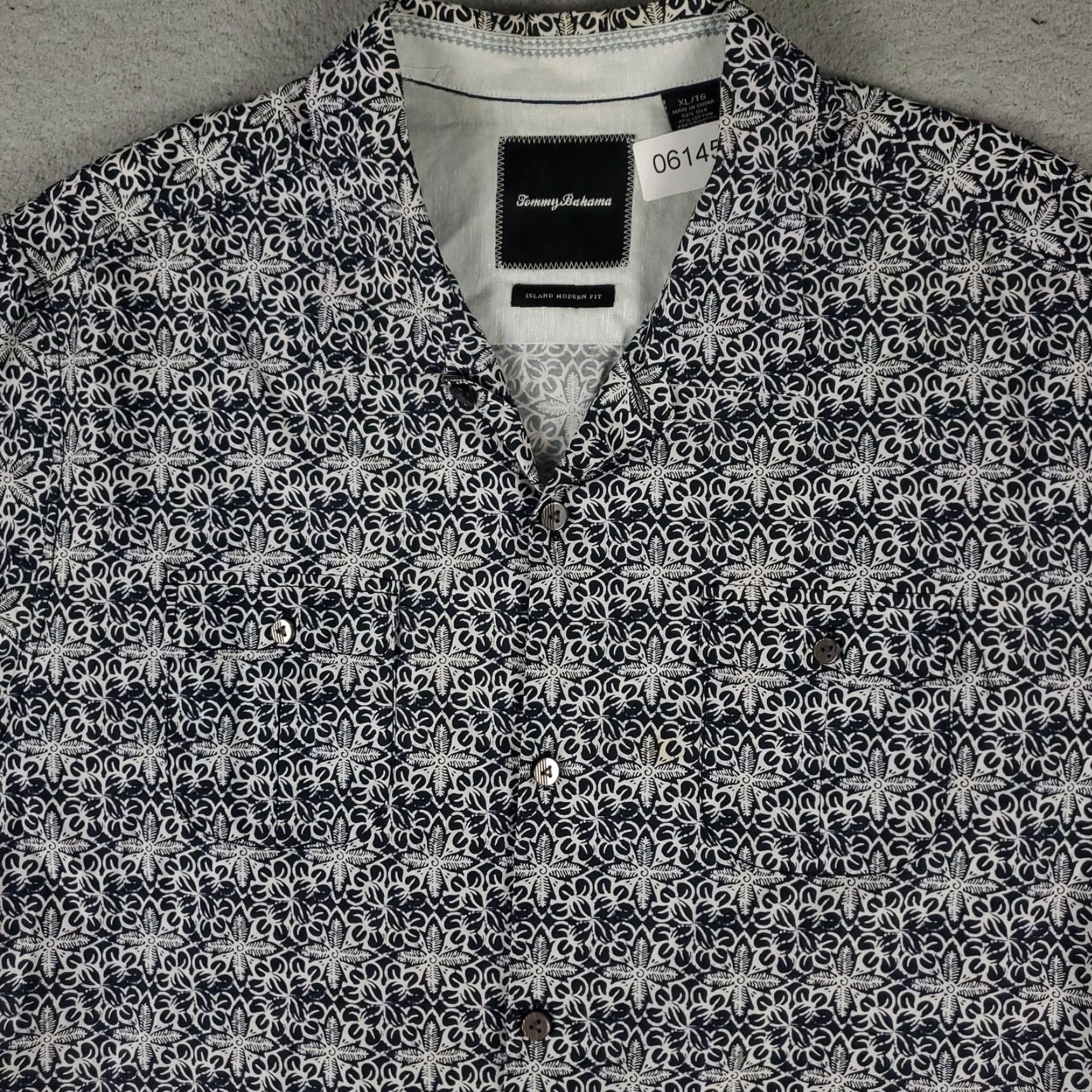 Tommy Bahama Tommy Bahama Shirt Mens Black White Extra Large Island Modern Fit Silk Cotton Size US XL / EU 56 / 4 - 2 Thumbnail