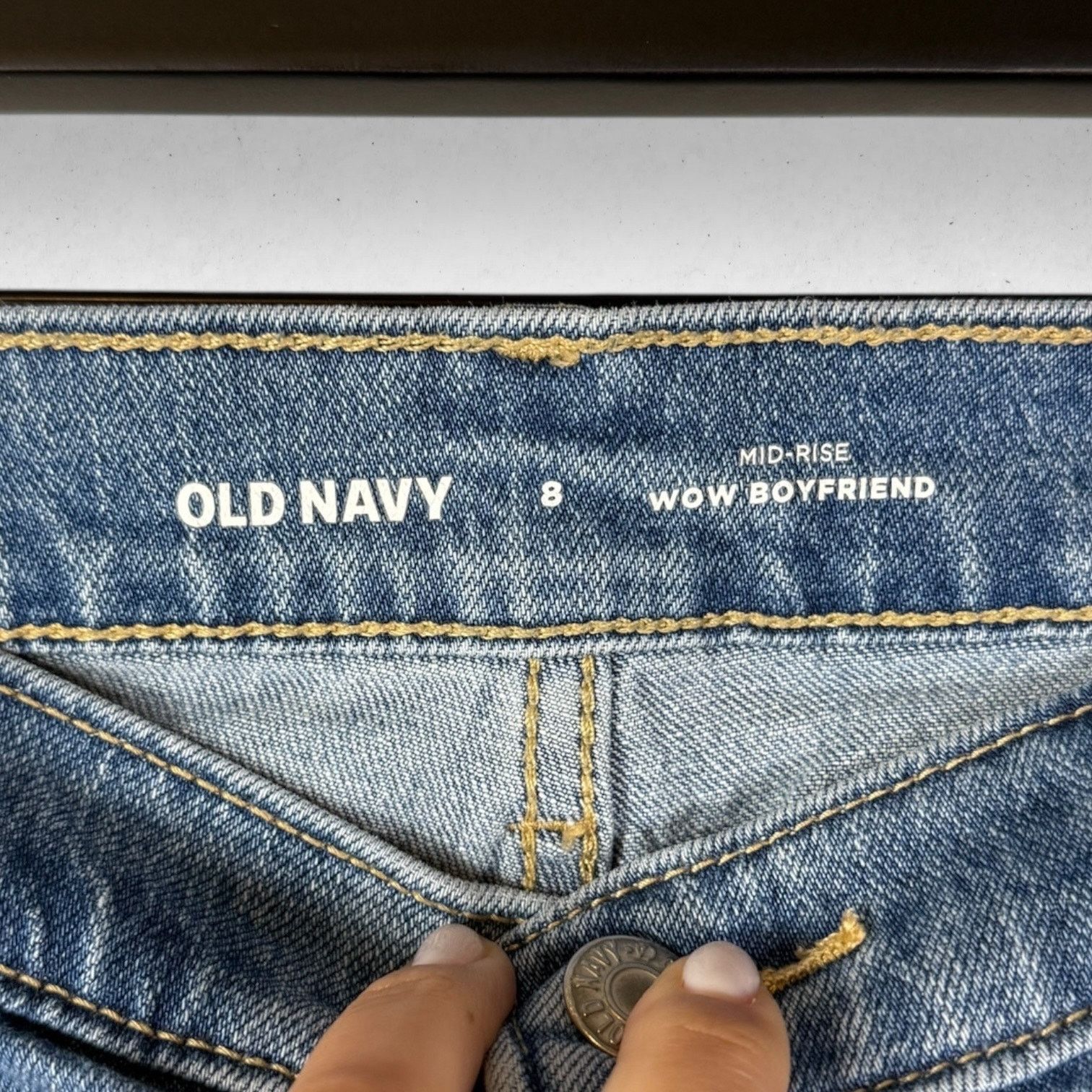 Old Navy Old Navy Mid-Rise Wow Boyfriend Women's Size 8 Medium Wash Size 30" / US 8 / IT 44 - 3 Thumbnail