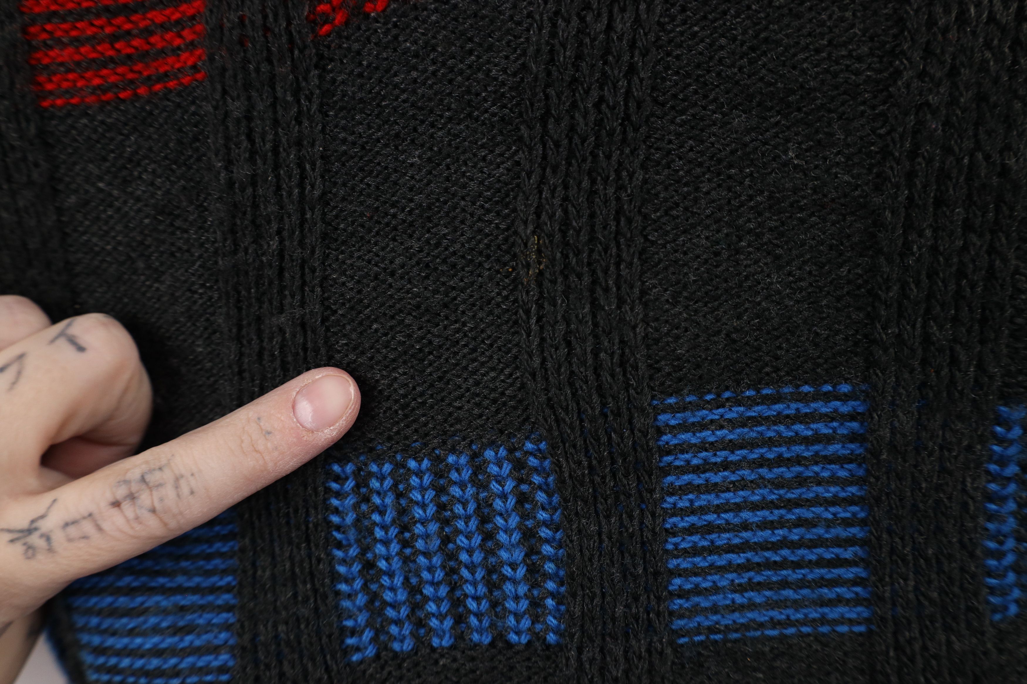 Vintage Vintage 90s Streetwear Ribbed Knit V-Neck Sweater USA Size US XL / EU 56 / 4 - 4 Thumbnail
