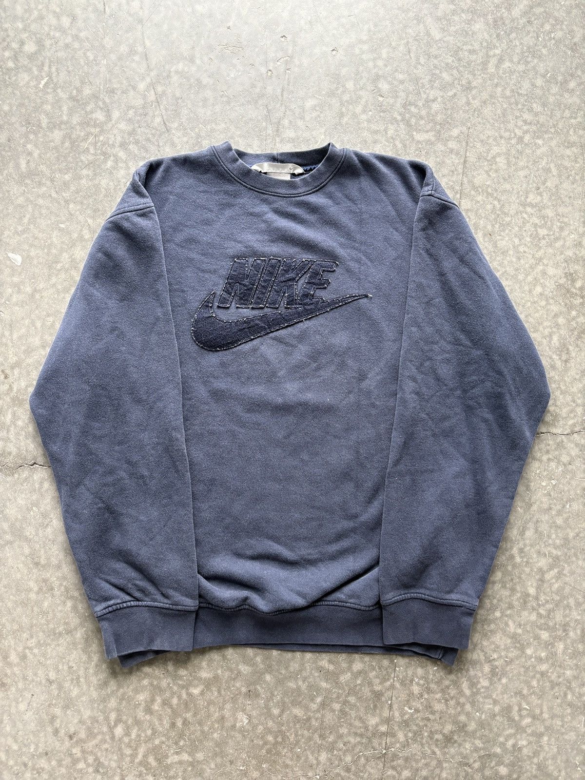 Nike Vintage Y2K Nike Crewneck Sweatshirt Embroidered Boxy Fit Size US L / EU 52-54 / 3 - 1 Thumbnail