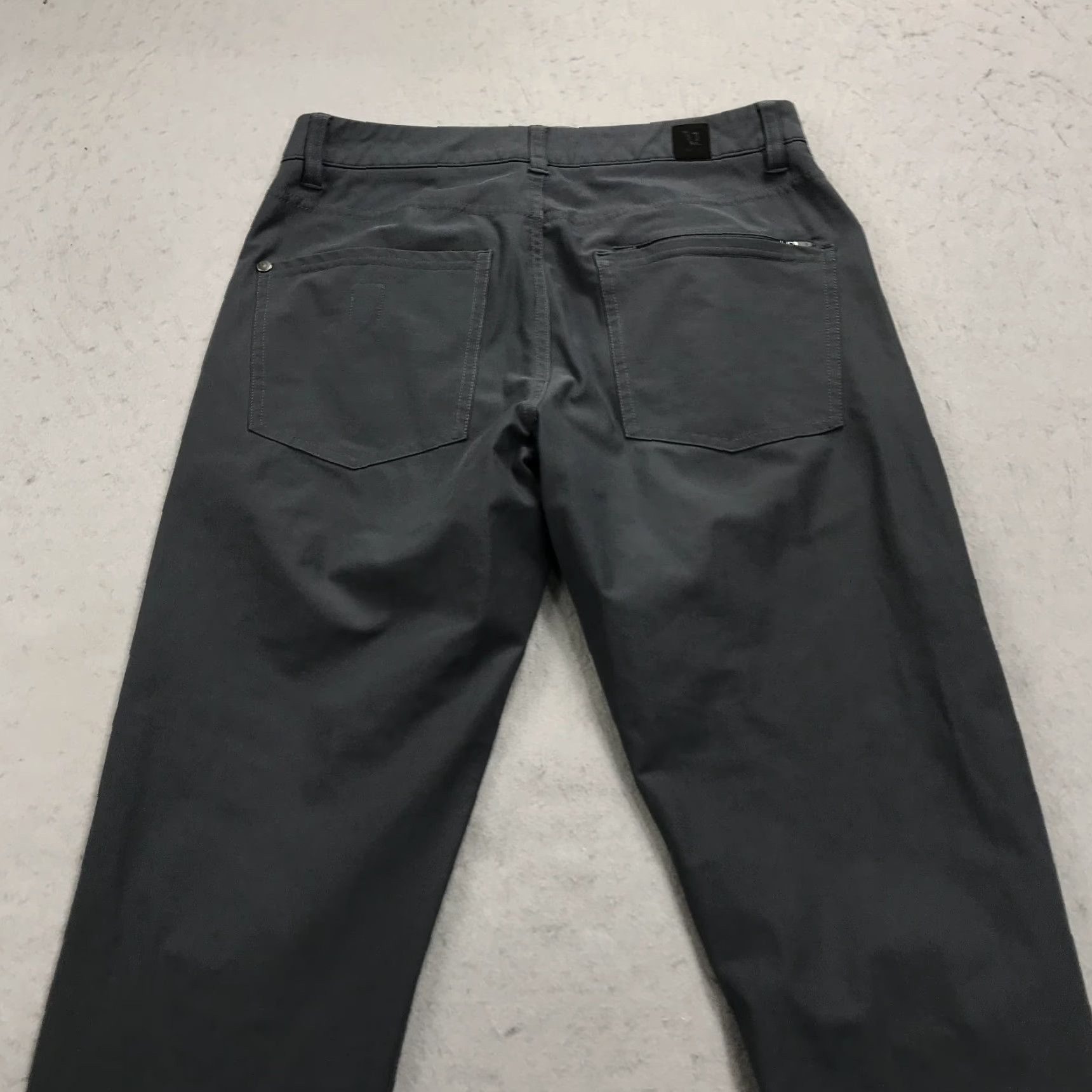 Vuori Vuori Meta Pants Mens 28x31 Gray Chino Polyester Office Casual Sports Logo 5-Pocket Mens Size US 28 / EU 44 - 7 Thumbnail