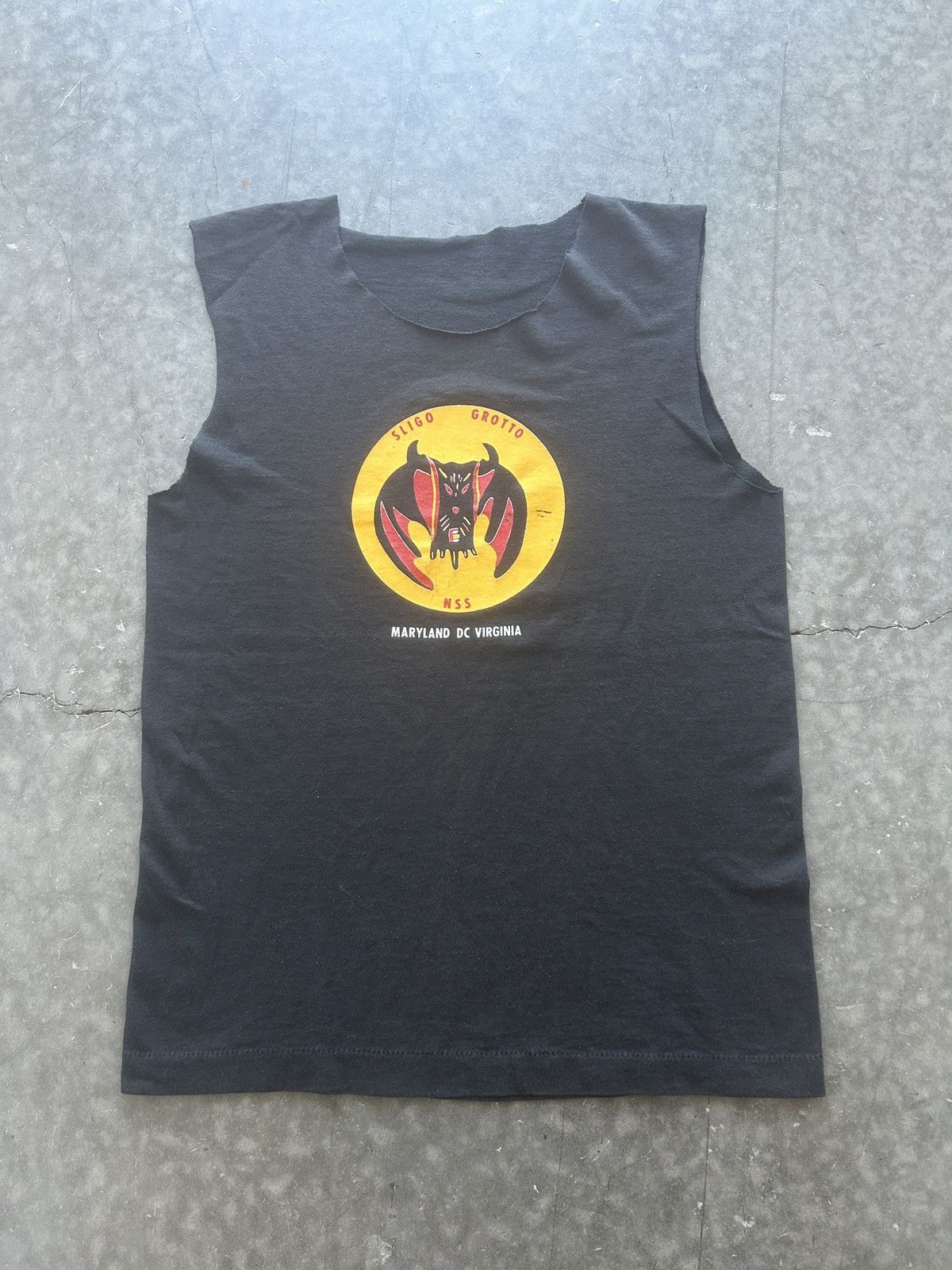 Vintage Vintage 90s Sligo Grotto Bat Cut Off Graphic Tee Size US M / EU 48-50 / 2 - 1 Thumbnail