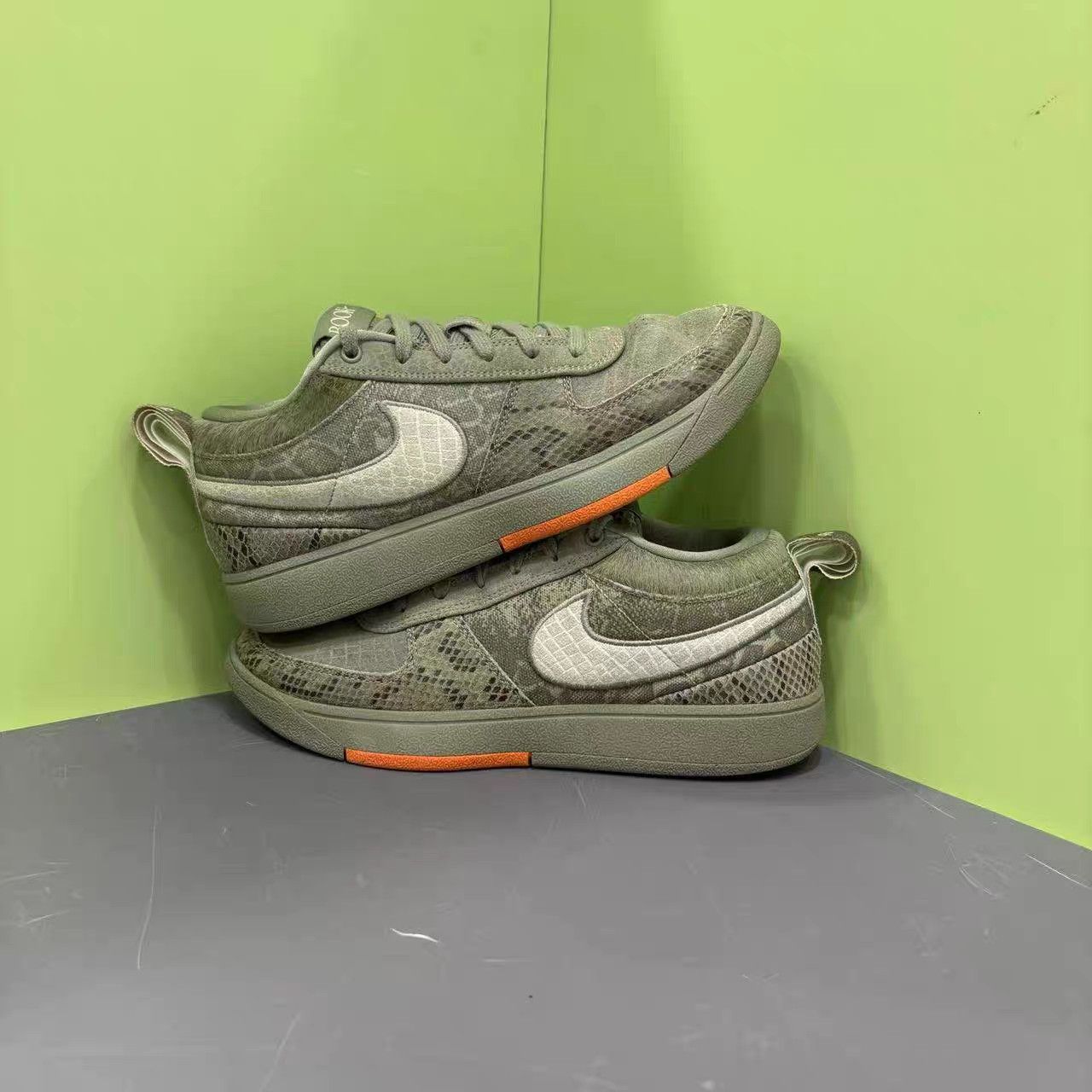Nike Nike Book 1 "Python" Snake Skin K15 Size US 9.5 / EU 42-43 - 4 Thumbnail