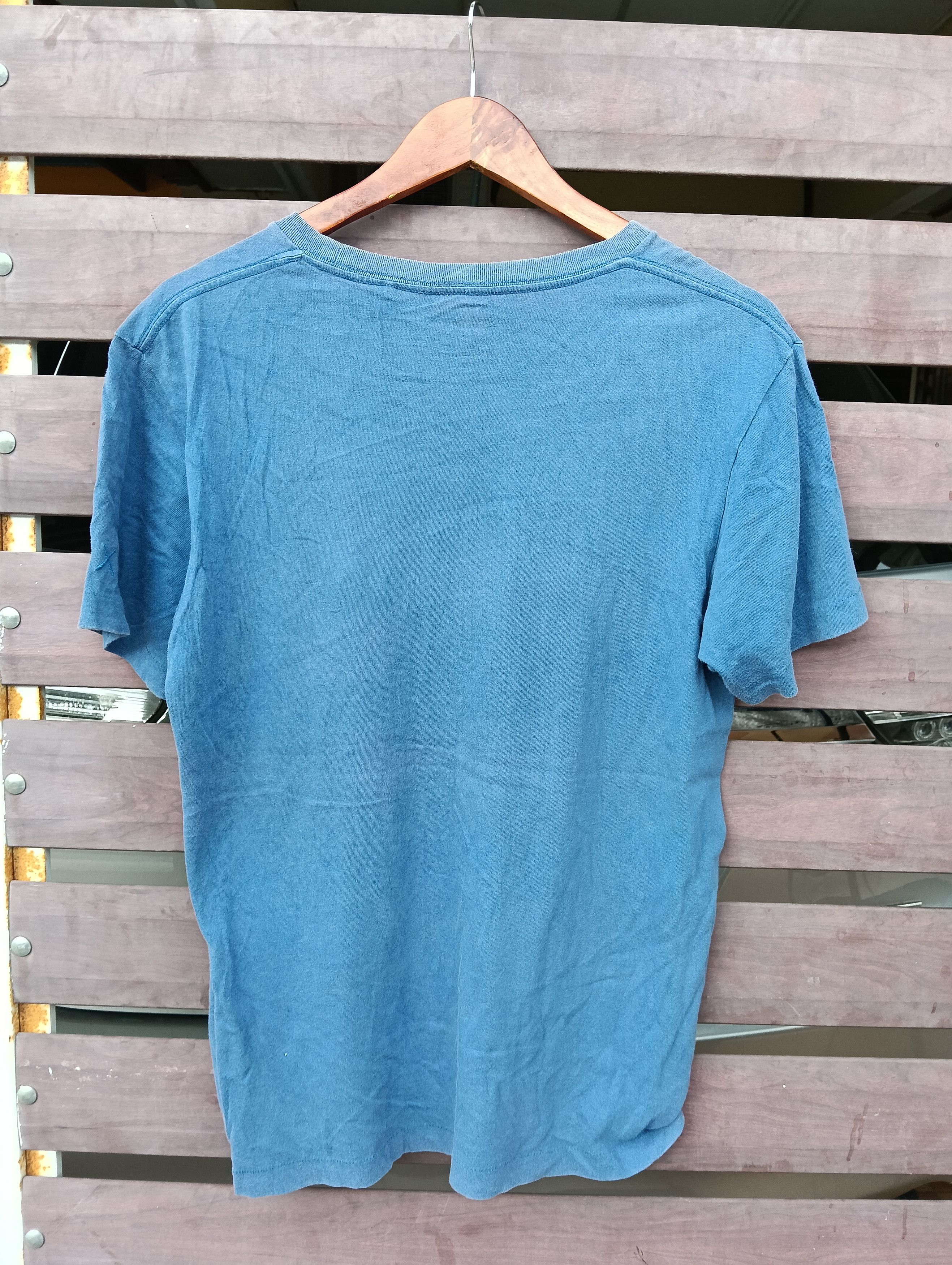 Kaws × Uniqlo KAWS X UNIQLO T-SHIRT. Size US M / EU 48-50 / 2 - 4 Thumbnail