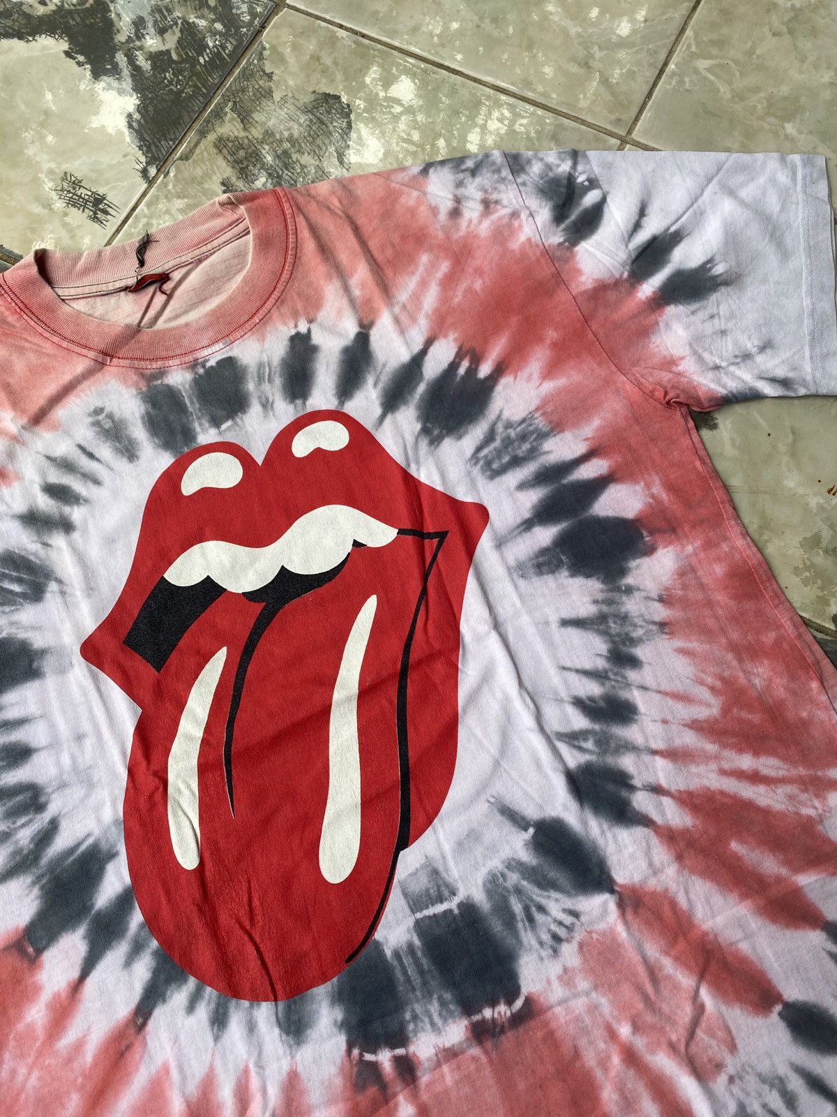 Band Tees THE ROLLING STONES “Band Logo” Tie-Dye Tee (2000s) Size US L / EU 52-54 / 3 - 3 Thumbnail