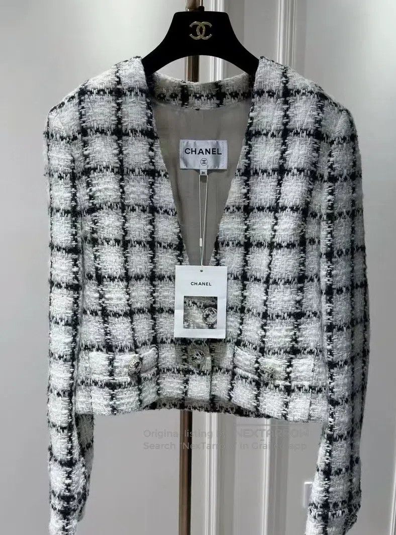 Chanel Chanel Snow Series White Plied Jacket Size XS / US 0-2 / IT 36-38 - 1 Thumbnail