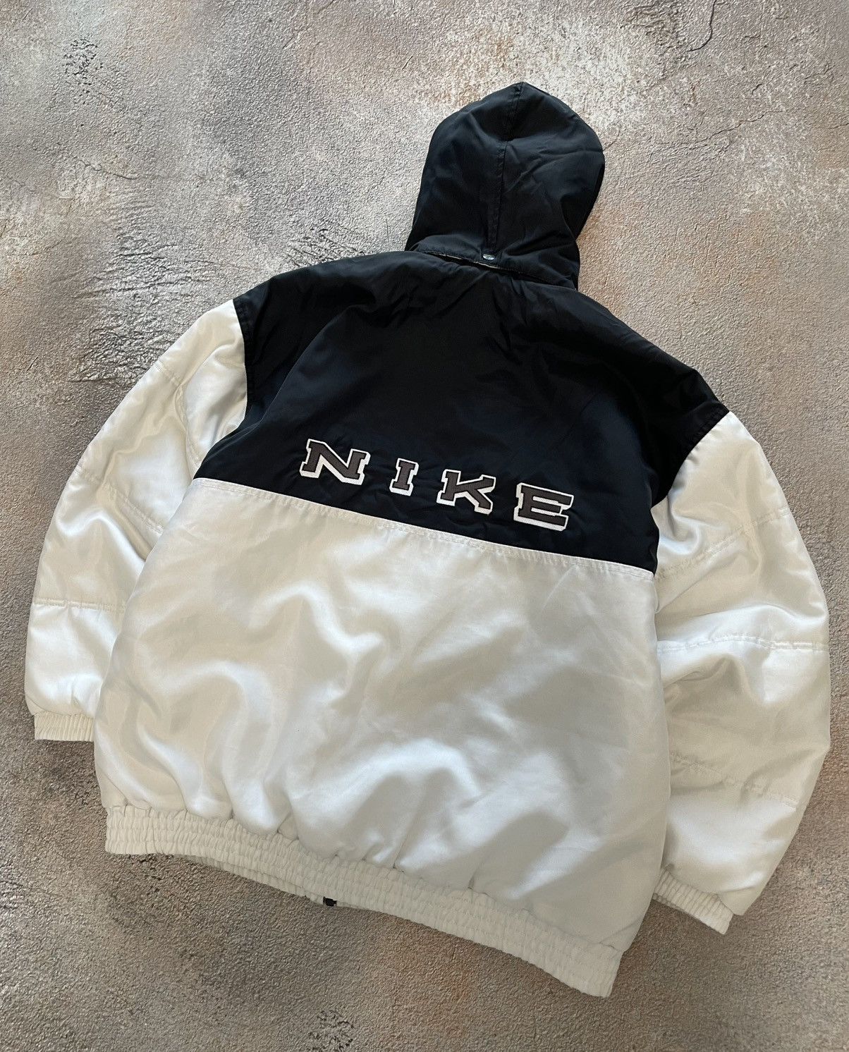Nike Vintage Nike Big Logo Nylon Insulated Boxy Bomber Jacket Size US M / EU 48-50 / 2 - 2 Thumbnail