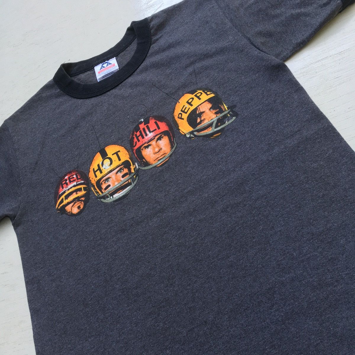 Band Tees × Vintage Vintage Red Hot Chili Peppers Stadium Arcadium Tee Size US S / EU 44-46 / 1 - 6 Thumbnail