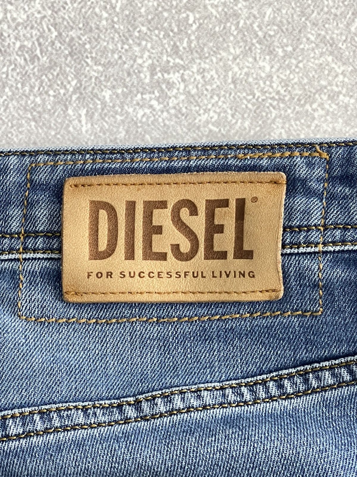 Diesel Diesel Larkee Straight Fit y2k Low Rise Leather Patch Jeans Size US 33 - 3 Thumbnail