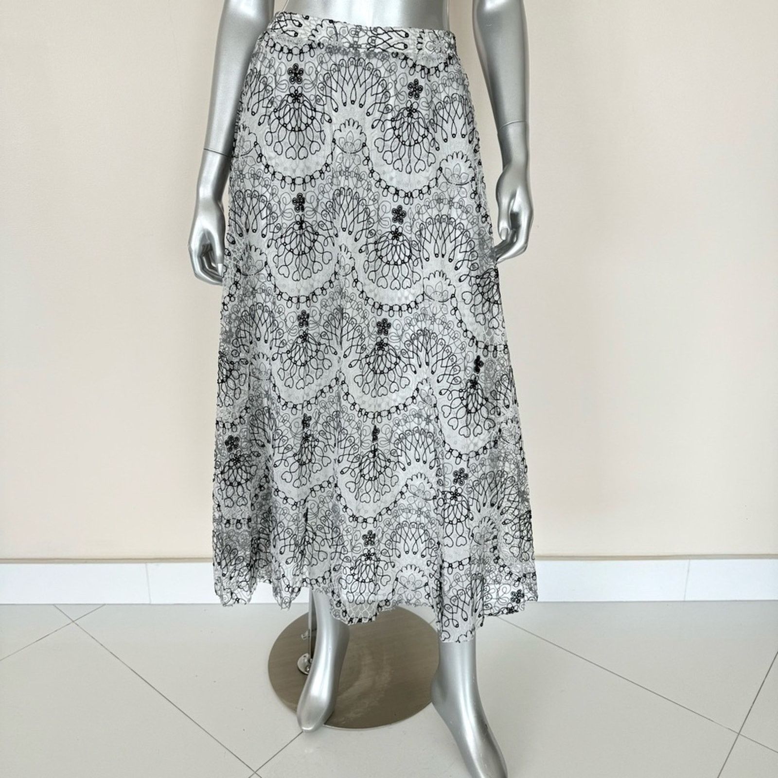 Ermanno Scervino Ermanno Scervino laces silk mid skirt size 42 IT or M 1900$ Size 28" / US 6 / IT 42 - 1 Thumbnail