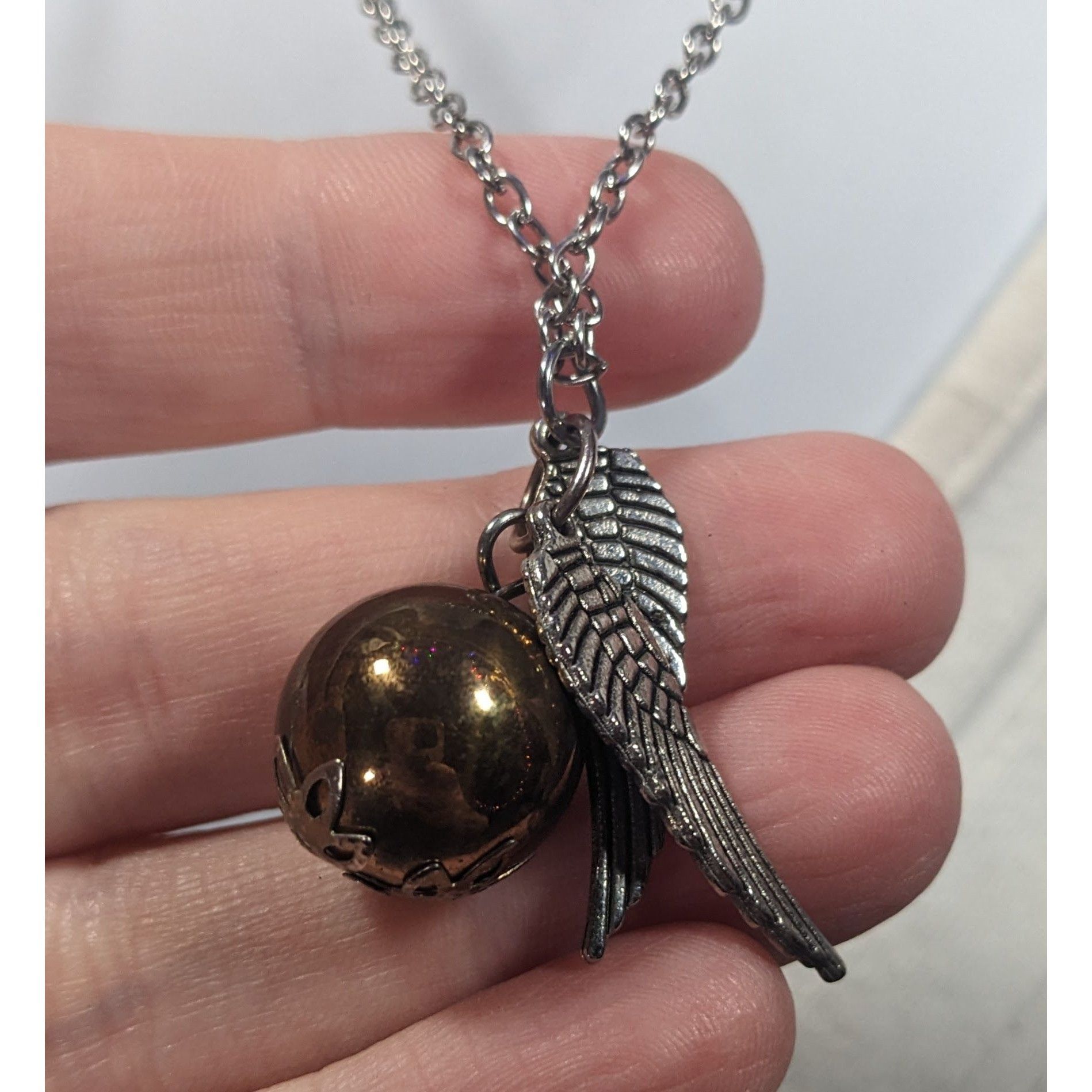 Other Whimsical Angel Pendant Necklace Silver Tone Wings With Gold Size ONE SIZE - 7 Thumbnail