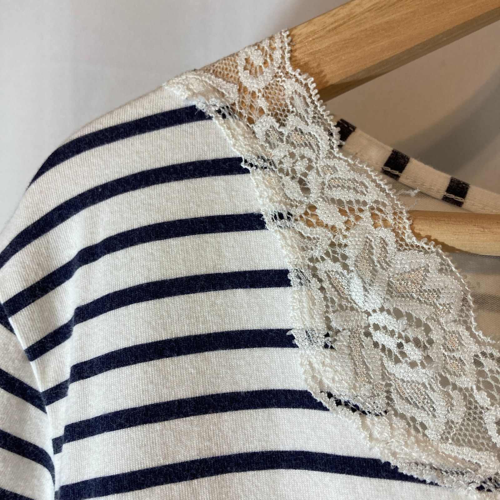 Chicos Chico’s Black and White Striped Lace V-Neck Tee T-Shirt Top Size L / US 10 / IT 46 - 4 Thumbnail