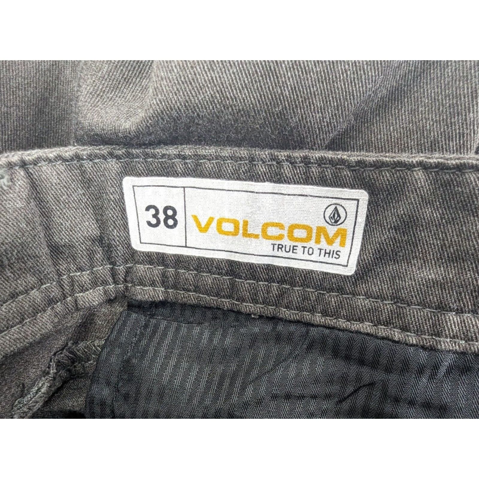 Volcom Volcom Chino Shorts Mens 38 Regular Fit Flat Front Beige Cotton Blend Casual Outdoor 90s? (No extra info) Size US 31 - 6 Thumbnail