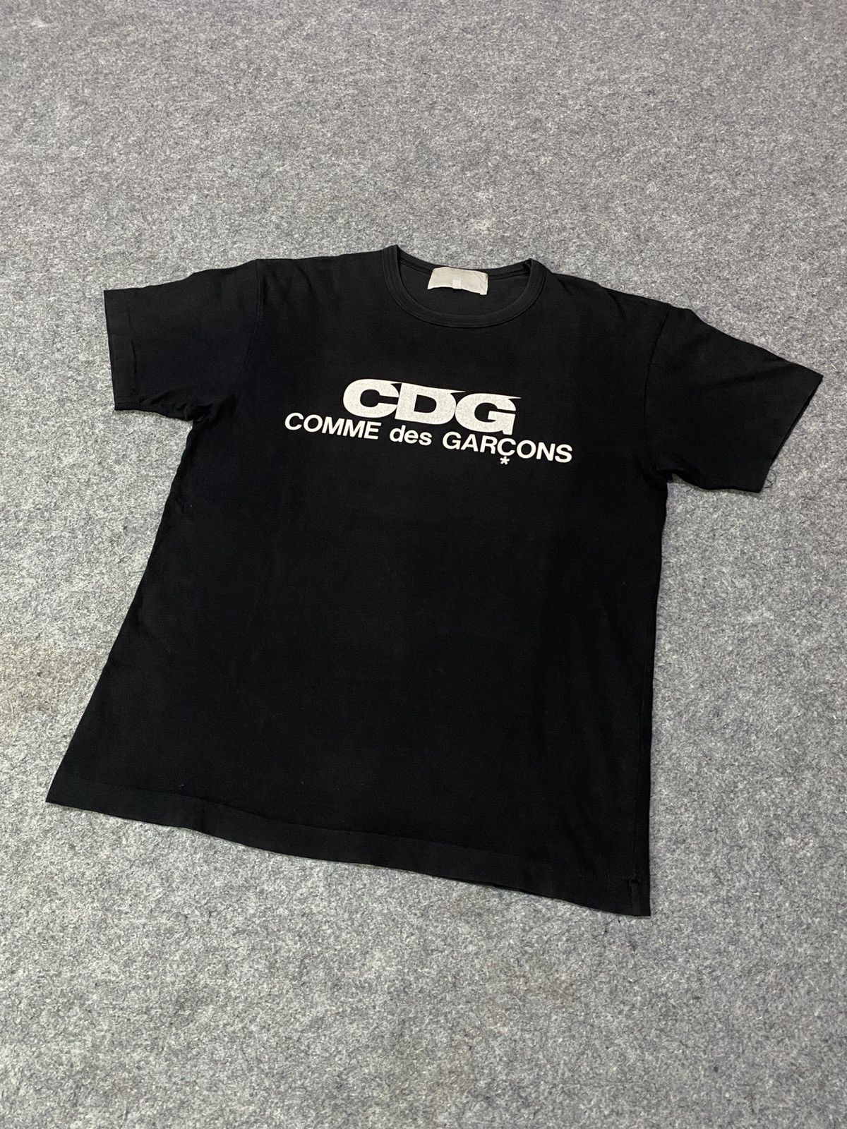 Comme des Garcons Comme Des Garcons Logo Tshirt Size US L / EU 52-54 / 3 - 2 Thumbnail