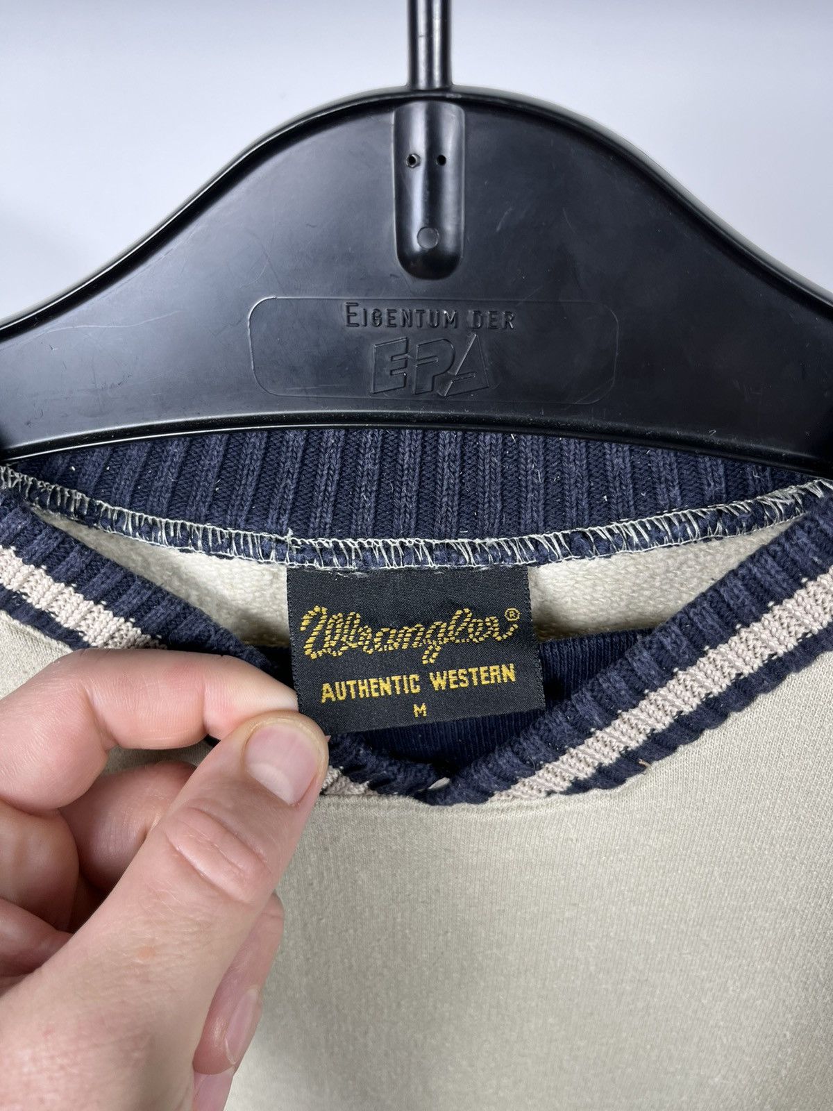 Wrangler Vintage Wrangler Western V-Neck Sweater Beige Navy Size M Size US M / EU 48-50 / 2 - 4 Thumbnail