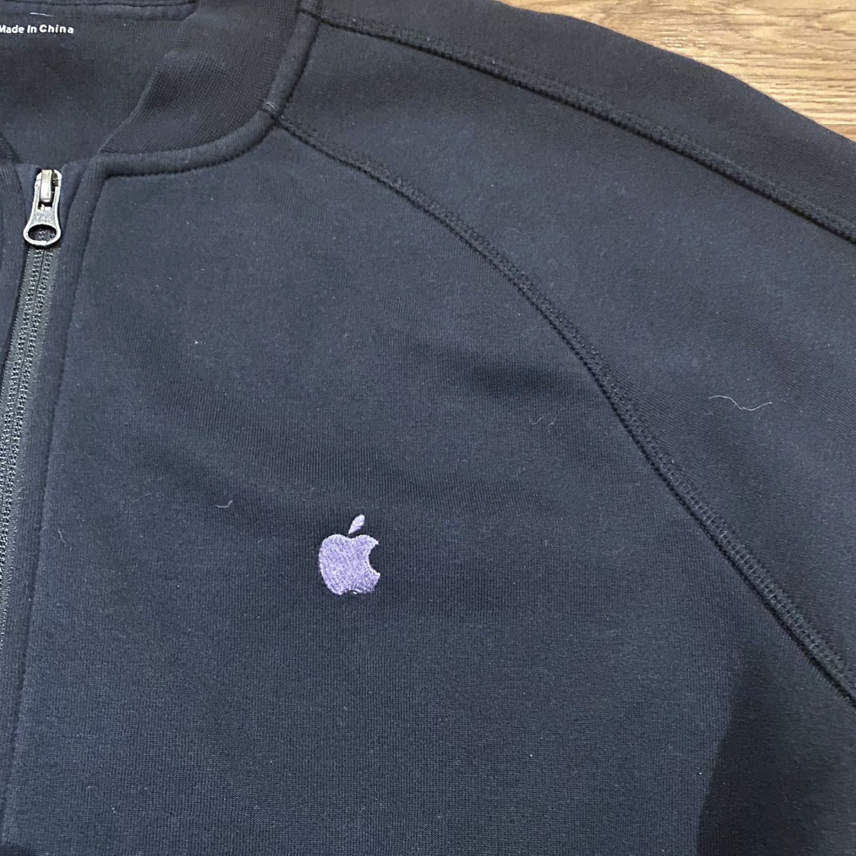 Apple Apple Store Employee Full Zip Jacket Sweatshirt Large Embroidered Logo Black Mens Jacket Size US L / EU 52-54 / 3 - 2 Thumbnail