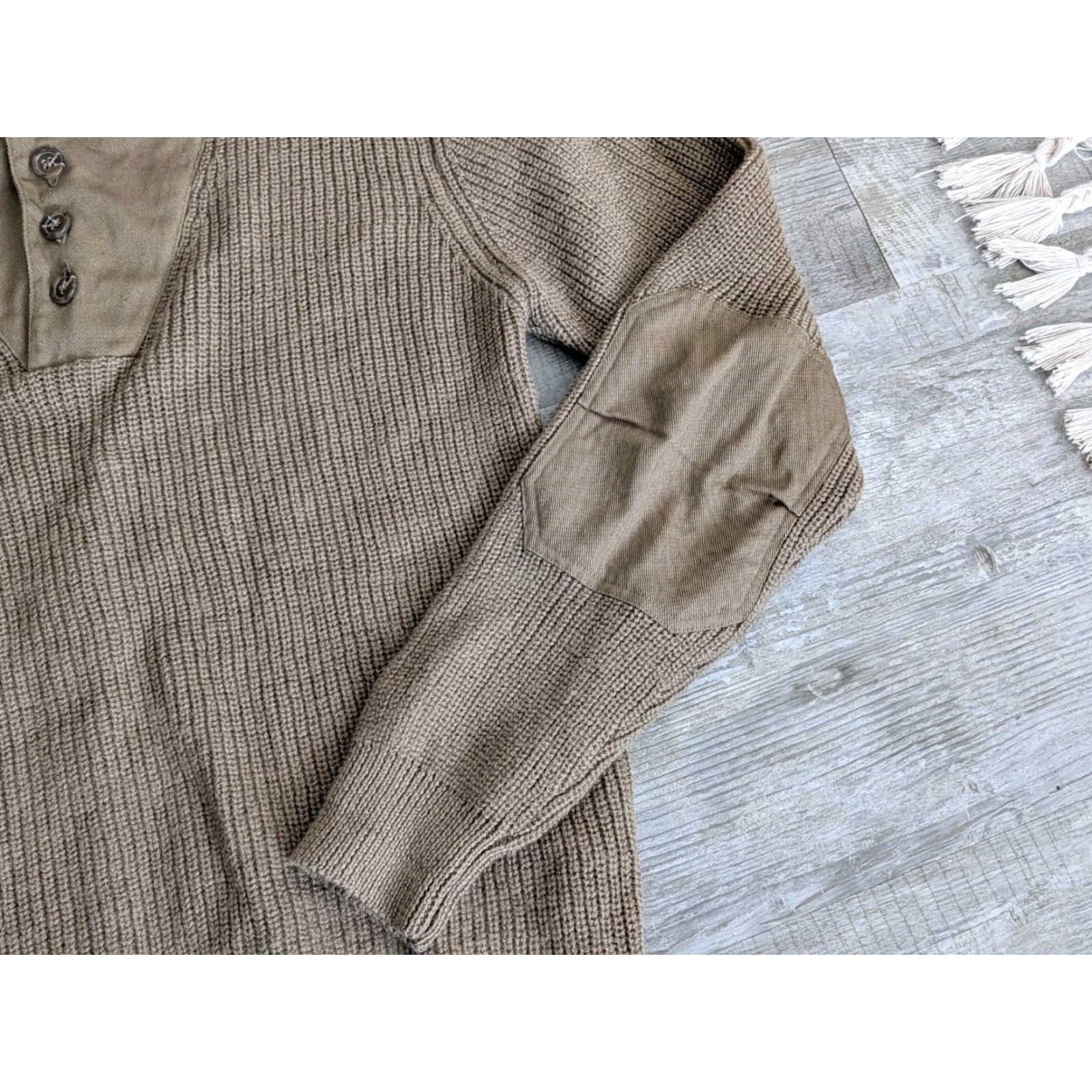 Vintage VINTAGE National Geographic Sweater Men Pullover Knit Wool Army Green Elbow Patch 1/4 Button Cowl Neck M Size US M / EU 48-50 / 2 - 3 Thumbnail