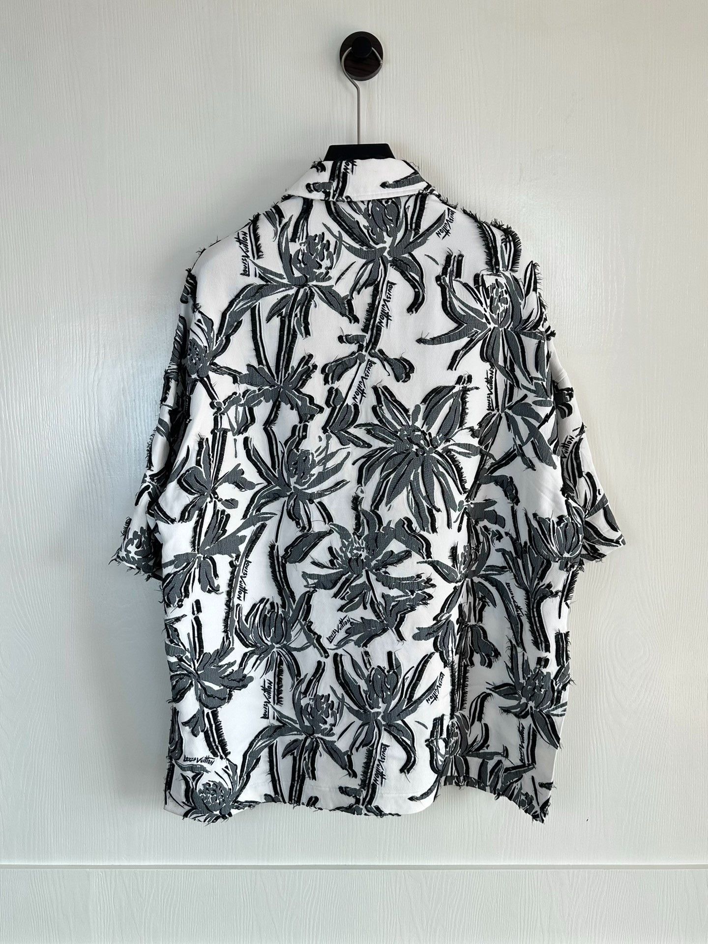 Louis Vuitton Louis Vuitton Seagrass Monogram Short Sleeve Shirt Size US M / EU 48-50 / 2 - 2 Thumbnail