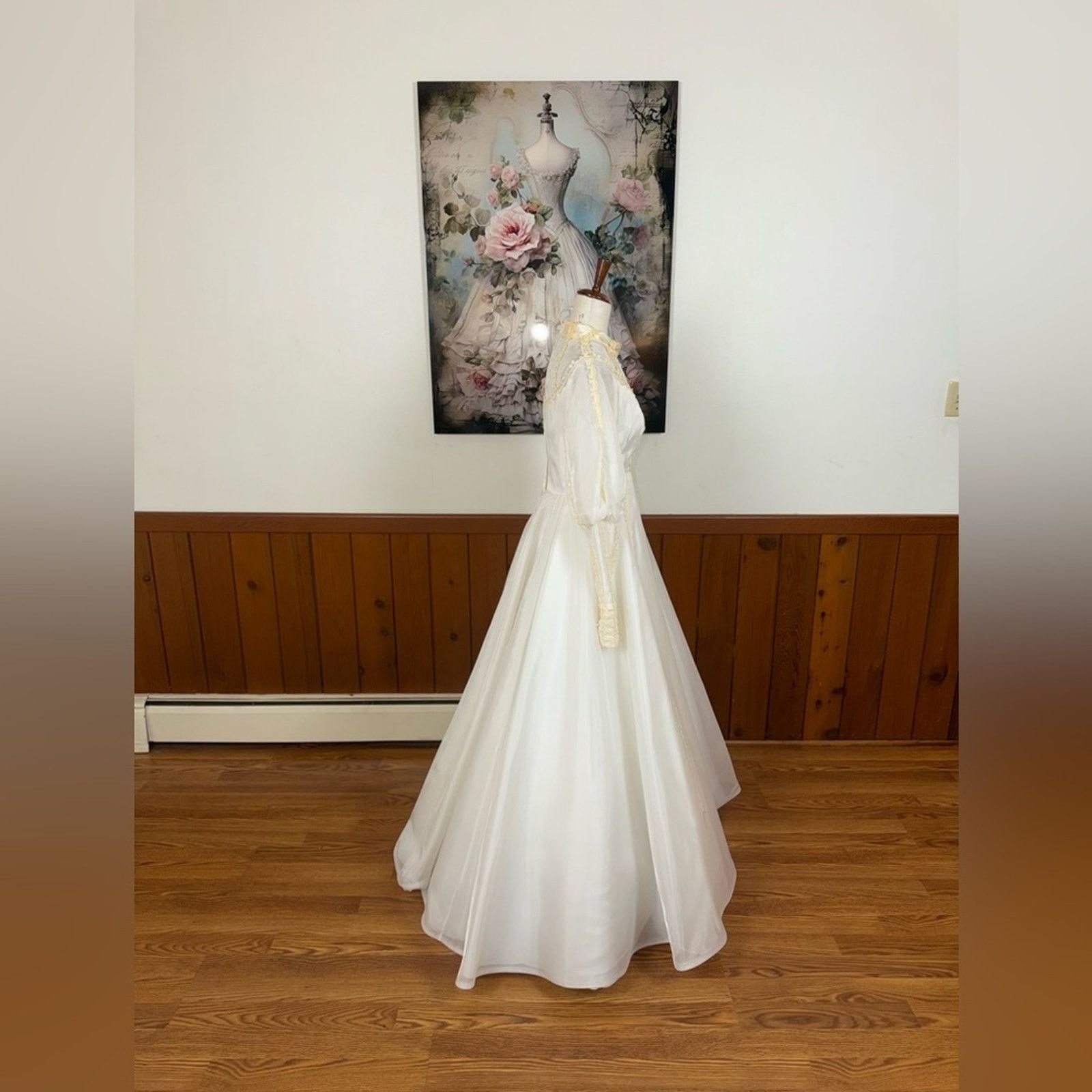 Vintage Gorgeous Vintage 1970s/80s Union Made Wedding Gown & Veil Size L / US 10 / IT 46 - 5 Thumbnail