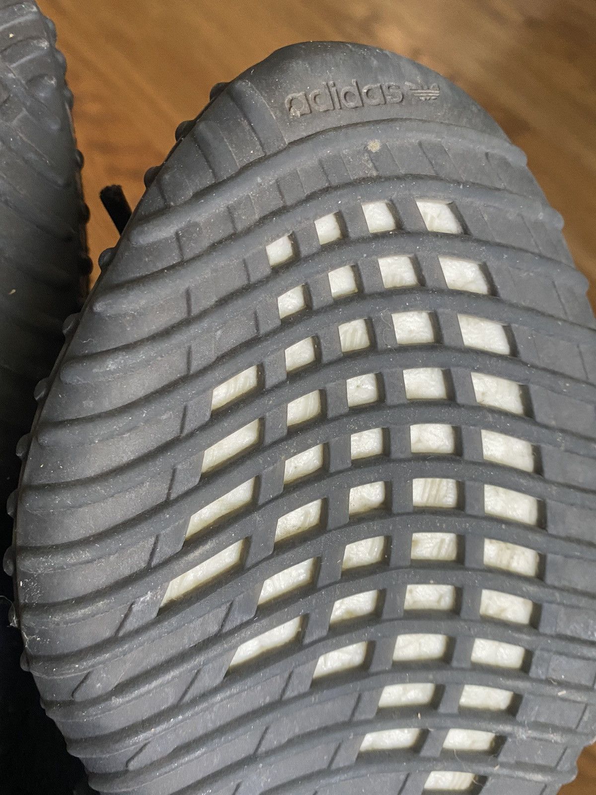 Adidas × Kanye West adidas YEEZY BOOST 350v2 Oreo Size US 6 / EU 39 - 15 Thumbnail