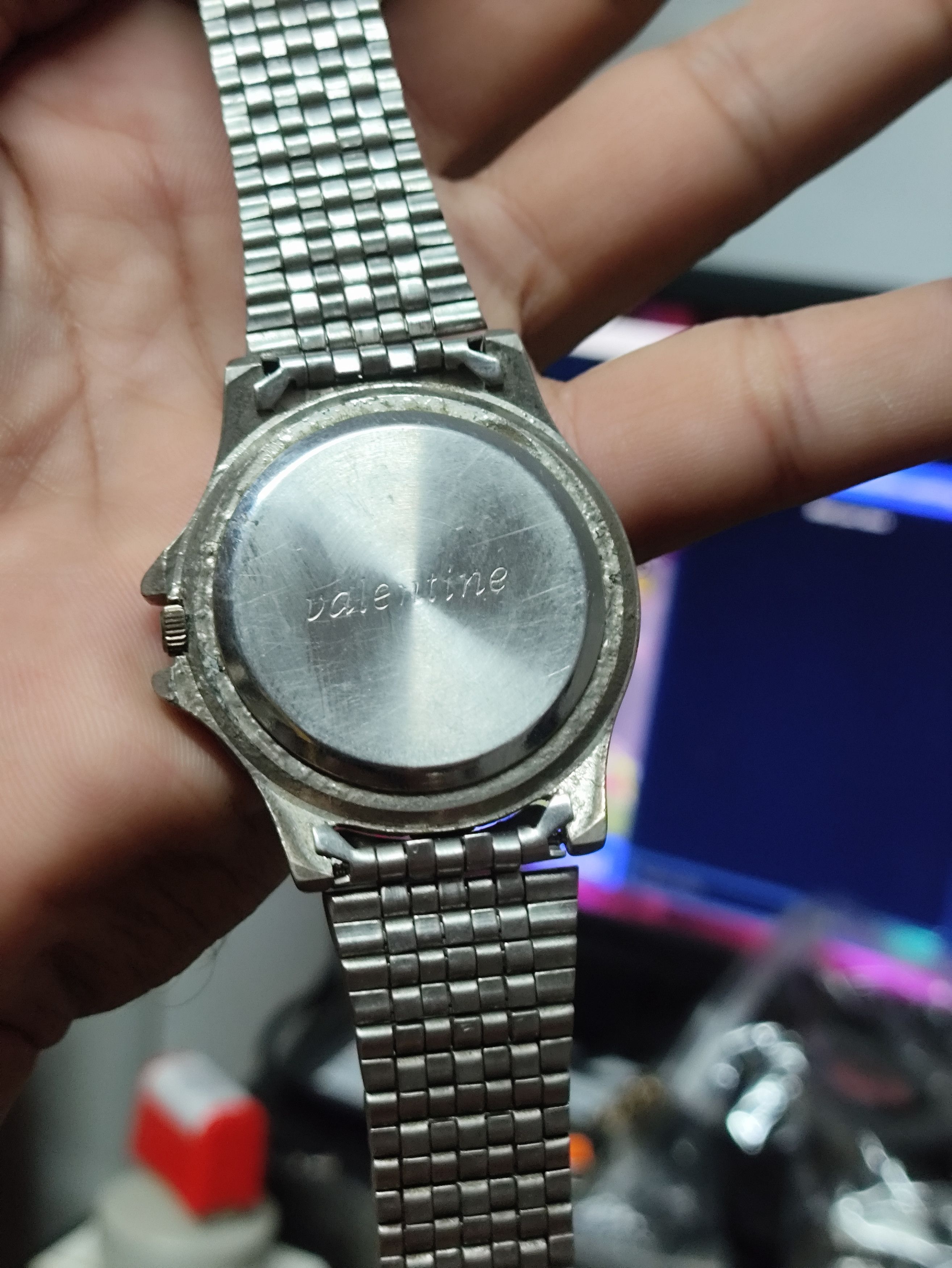 Japanese Brand × Vintage Vintage Valentine Japan Quartz Watch (faded design) Size ONE SIZE - 7 Thumbnail