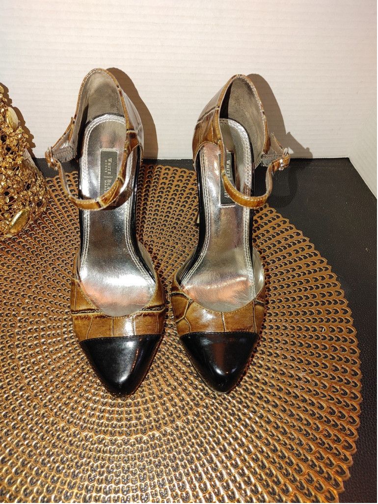 White House Black Market White House Black Market Heels Size 7M Size US 7 / IT 37 - 1 Thumbnail