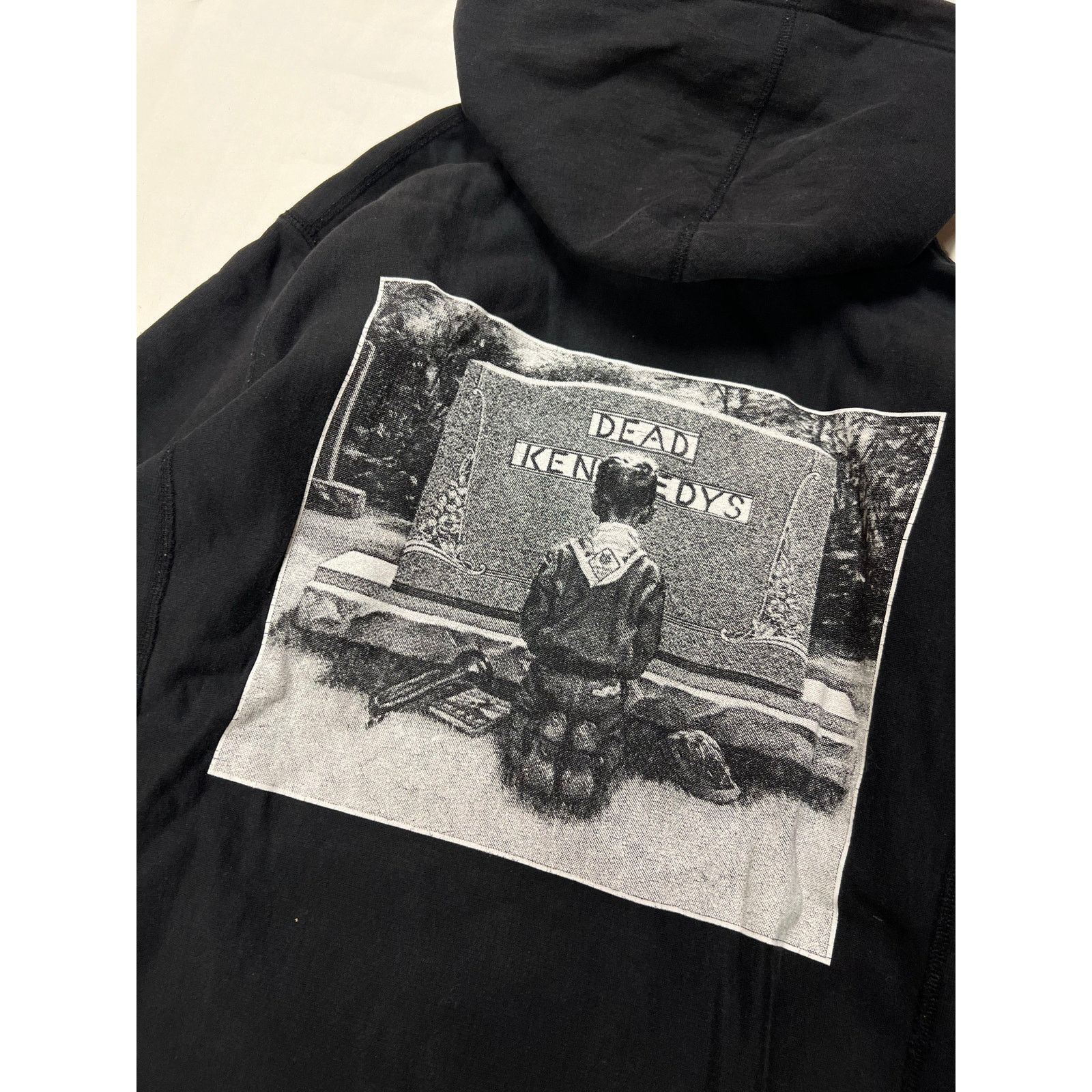 Supreme Supreme SS14 Dead Kennedys Grave Hoodie Size US L / EU 52-54 / 3 - 4 Thumbnail
