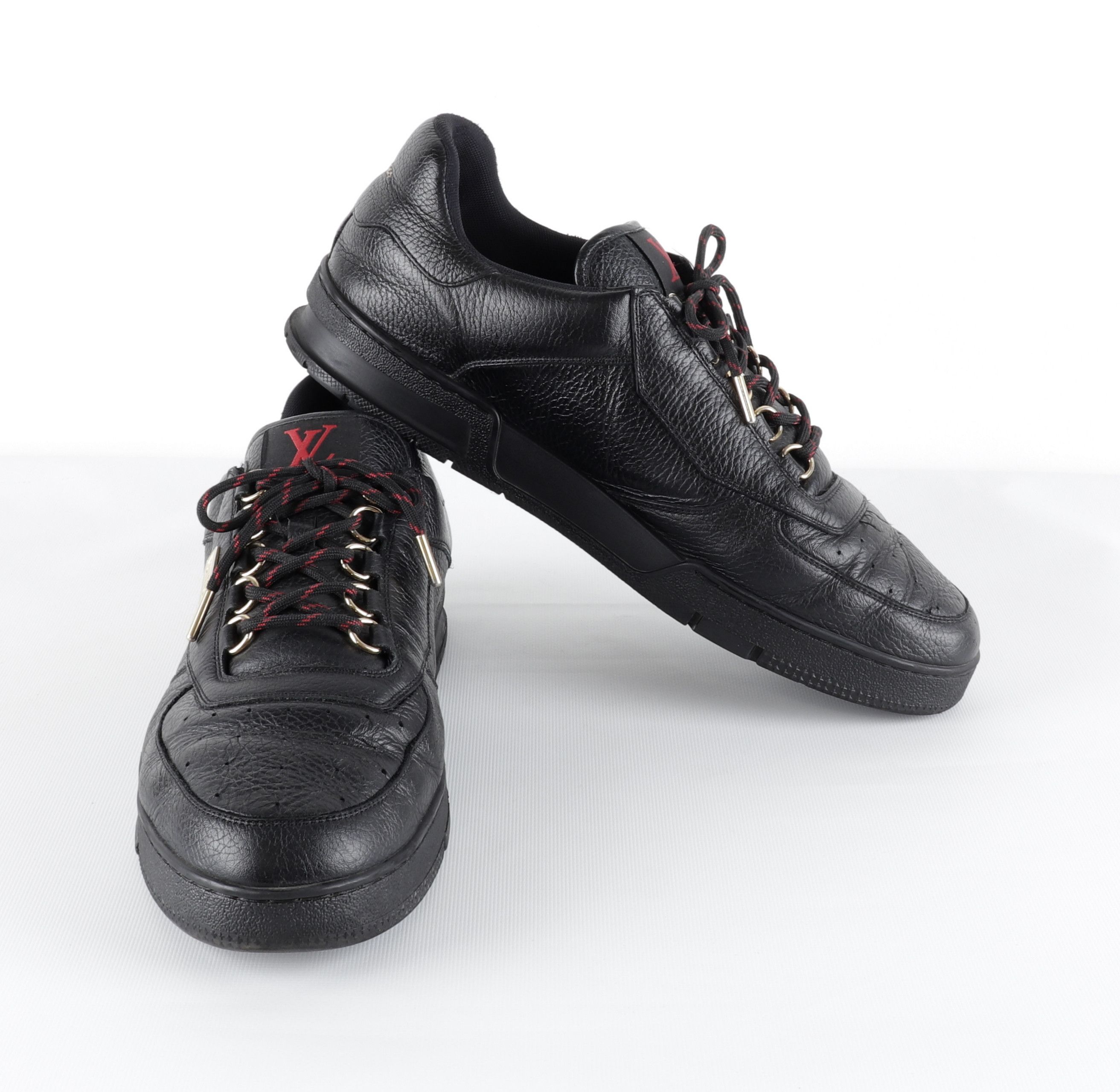 Louis Vuitton LOUIS VUITTON Black Leather Gold Hardware LV Logo Sneakers Size US 12 / EU 45 - 13 Thumbnail
