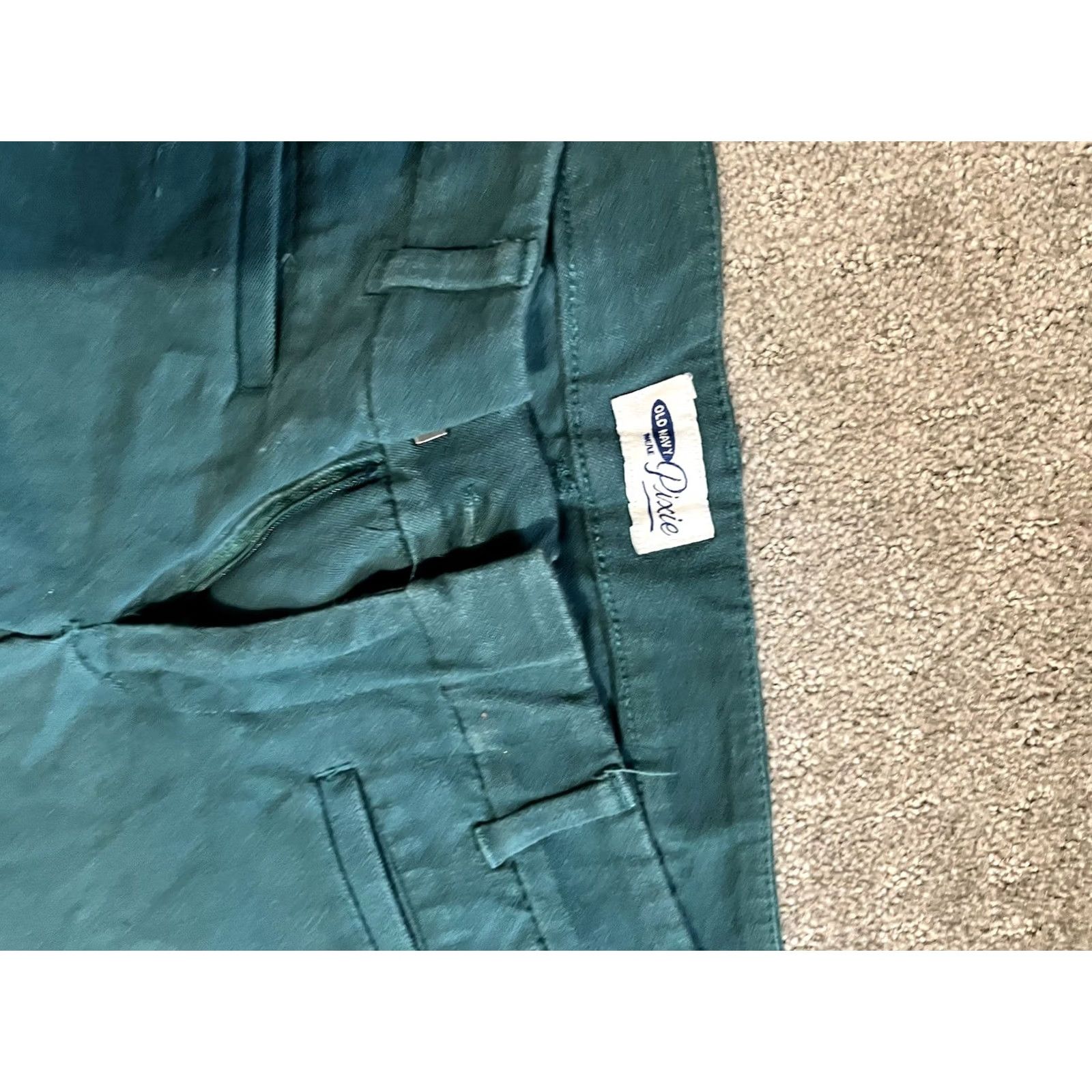 Old Navy Old Navy Pixie Pants Women Size 12 Green Cropped Capri Slim High Rise Capris, 21 Inseam, Cotton Blend, Button Fly, Pockets, Regular, Women Size 34" / US 12 / IT 48 - 5 Thumbnail