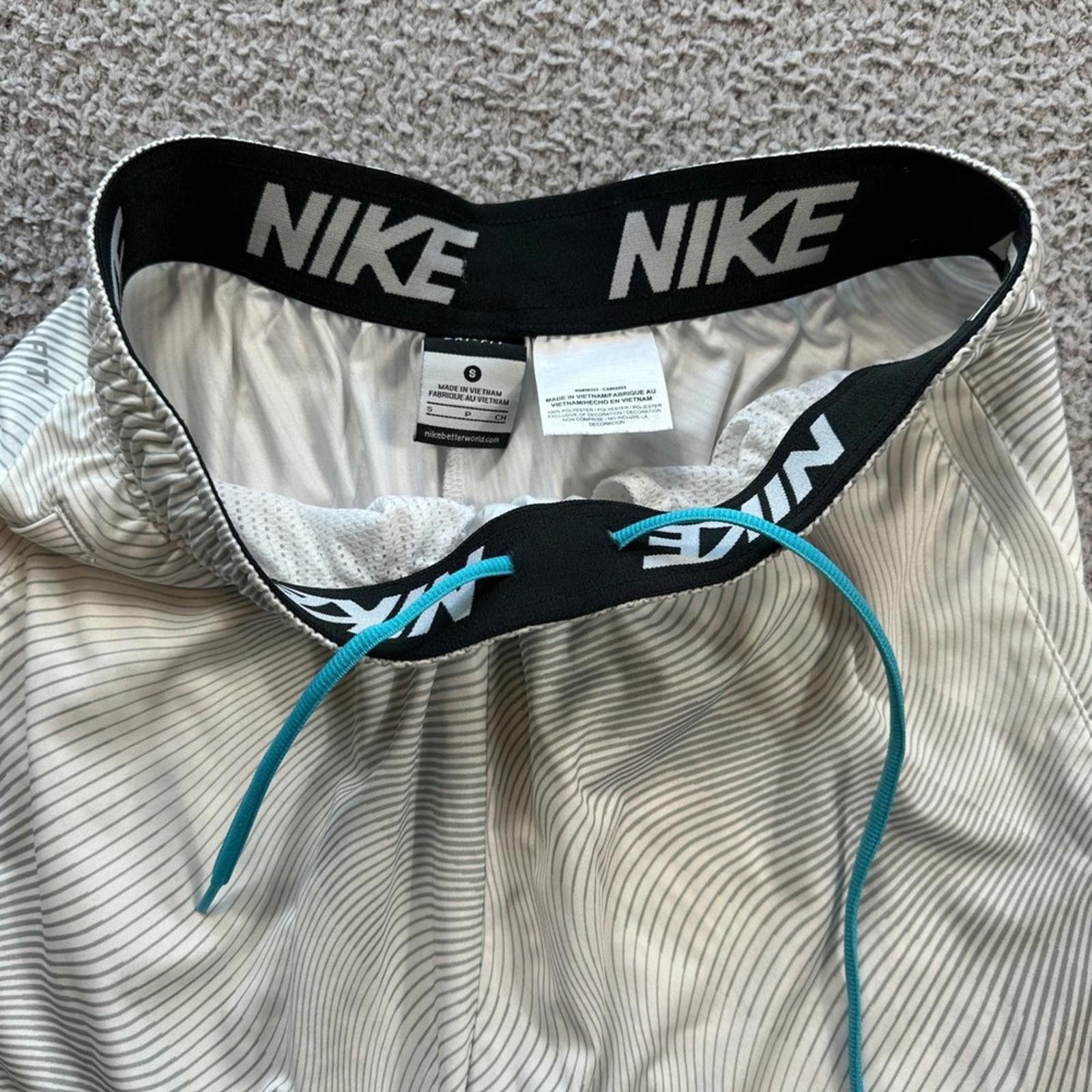 Nike Nike Mens Dri-FIT Basketball Shorts Grey Wavy Pinstripe S Size US 30 / EU 46 - 4 Thumbnail