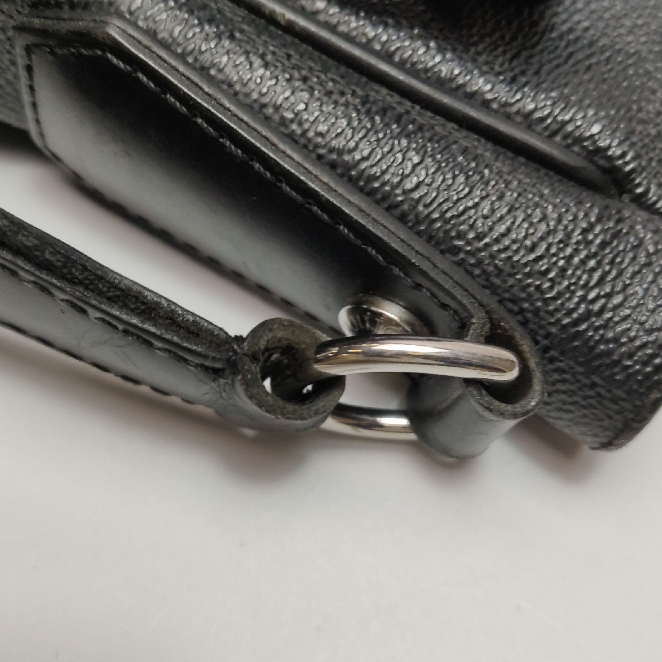 Louis Vuitton Louis Vuitton (LV) District leather checkerboard flap messe Size ONE SIZE - 4 Thumbnail