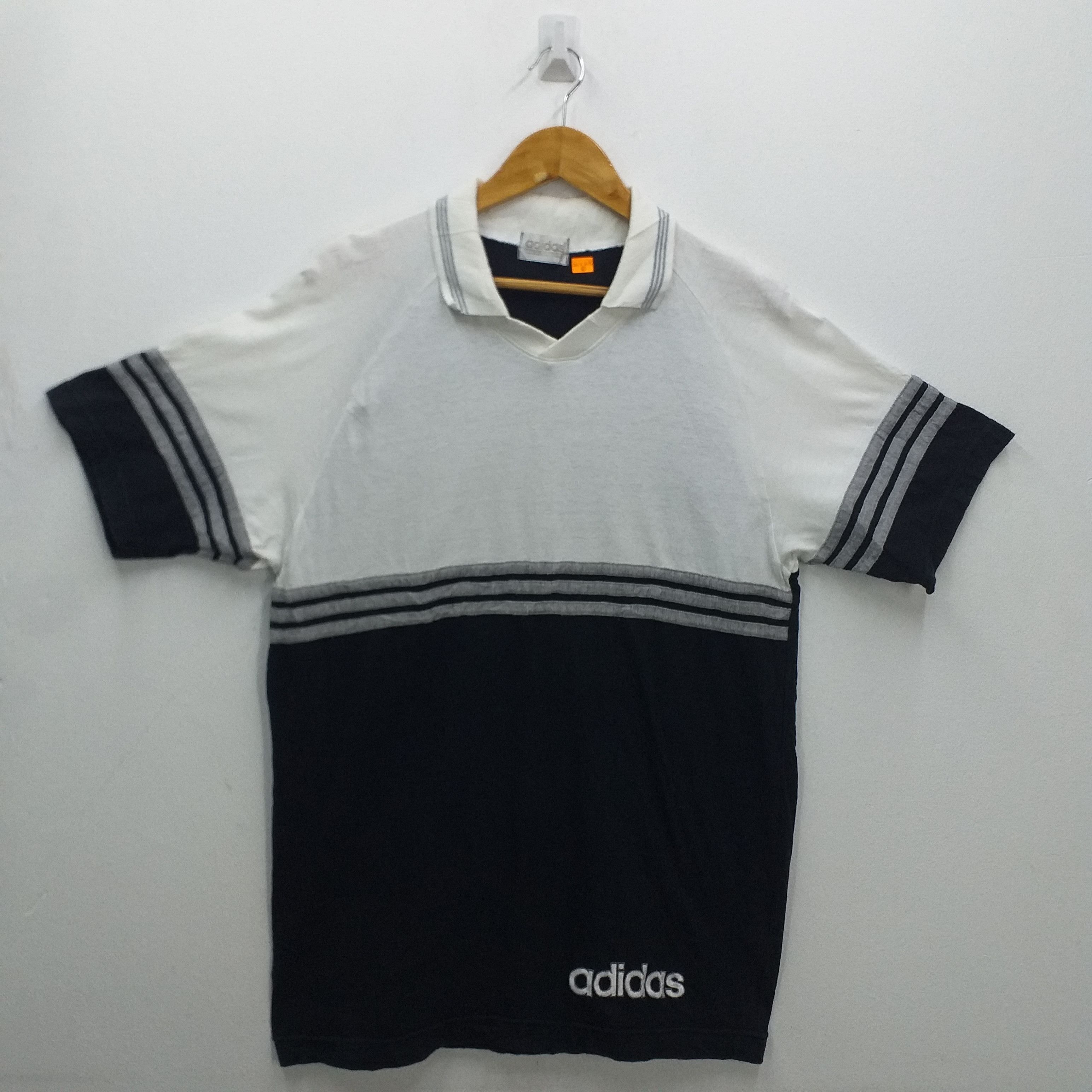 Adidas Vintage Adidas Button Large Tee -E036 Size US L / EU 52-54 / 3 - 1 Thumbnail