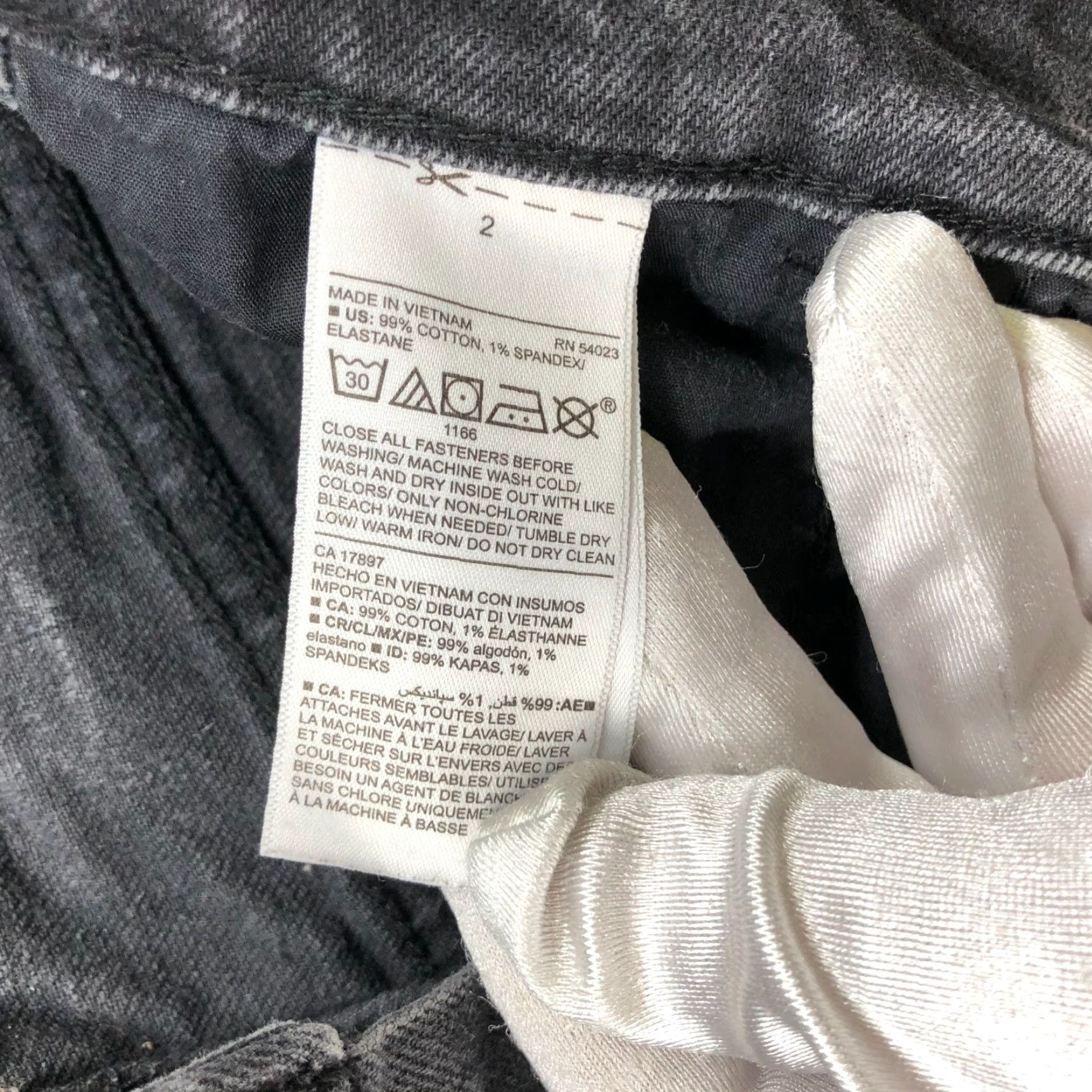 Old Navy Old Navy Womens Shorts Mid Rise Boyfriend Black Denim Roll Cuff Distressed 2 Size 26" / US 2 / IT 38 - 6 Thumbnail